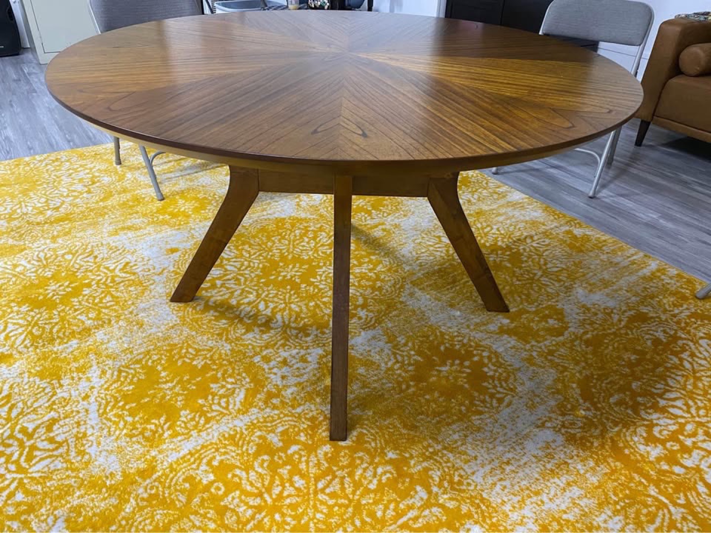 Round Dining Table - Seats 6 - photo 2