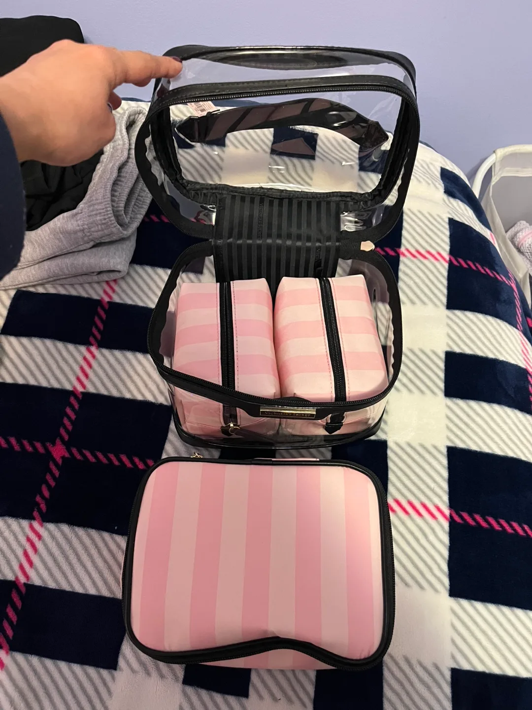 Victoria’s Secret travel bags image indicator(3)