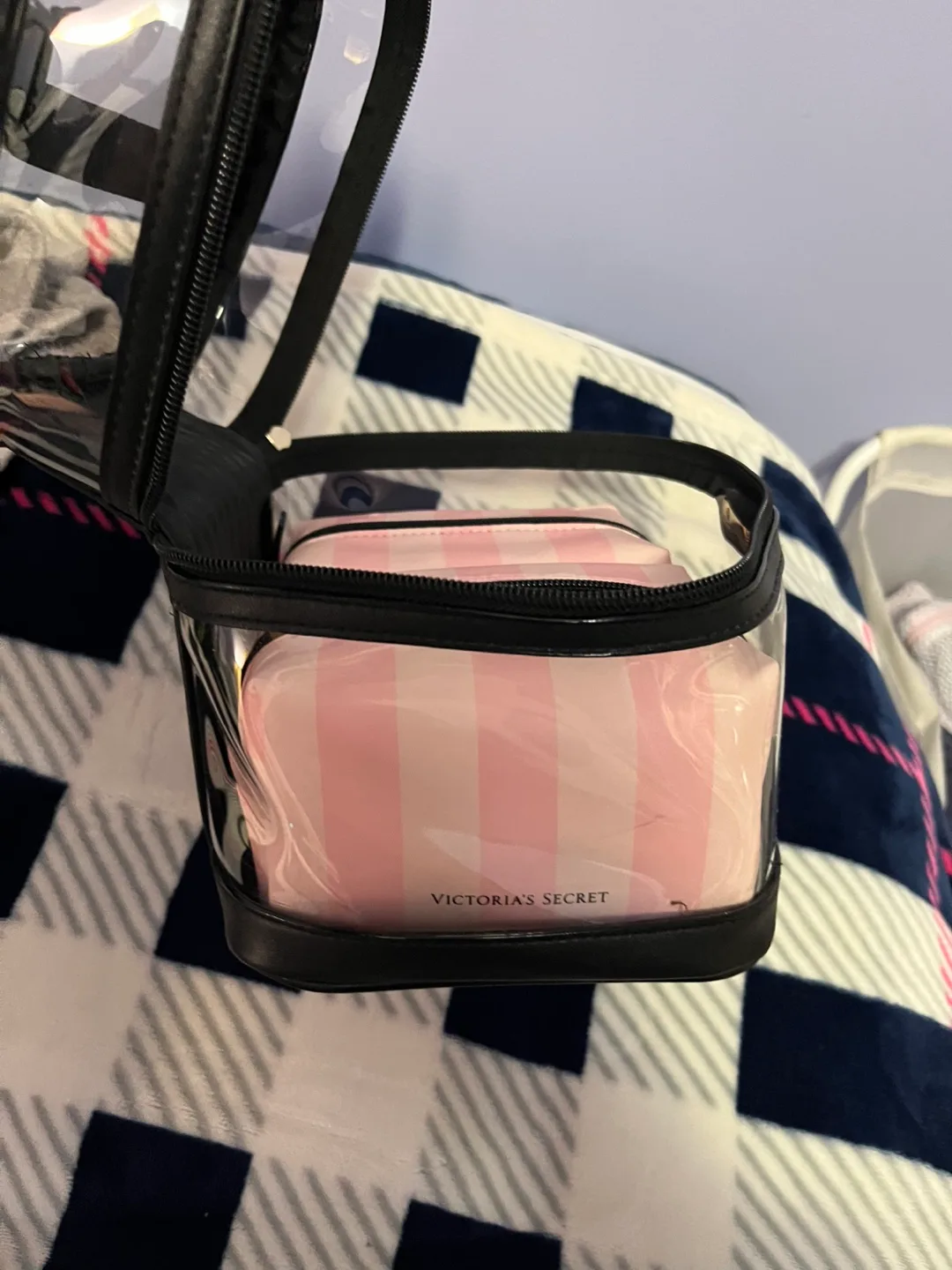 Victoria’s Secret travel bags image indicator(5)