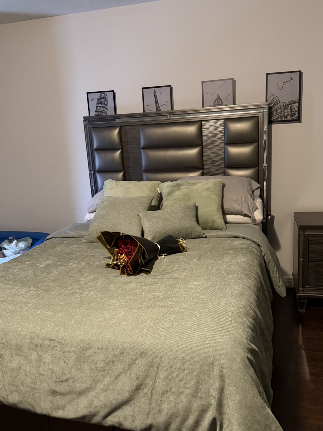 Modern Bedroom Set - Dresser, Mirror, and Headboard 💚 - photo 3
