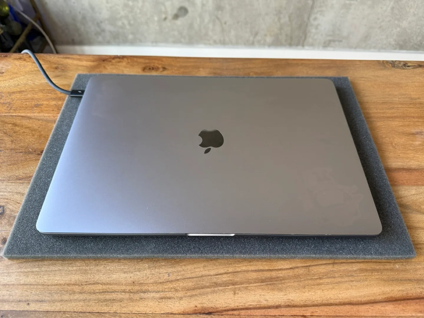 Apple MacBook Pro 15” A1990 | i7 2.6GHz | 32GB | 1TB SSD image indicator(5)