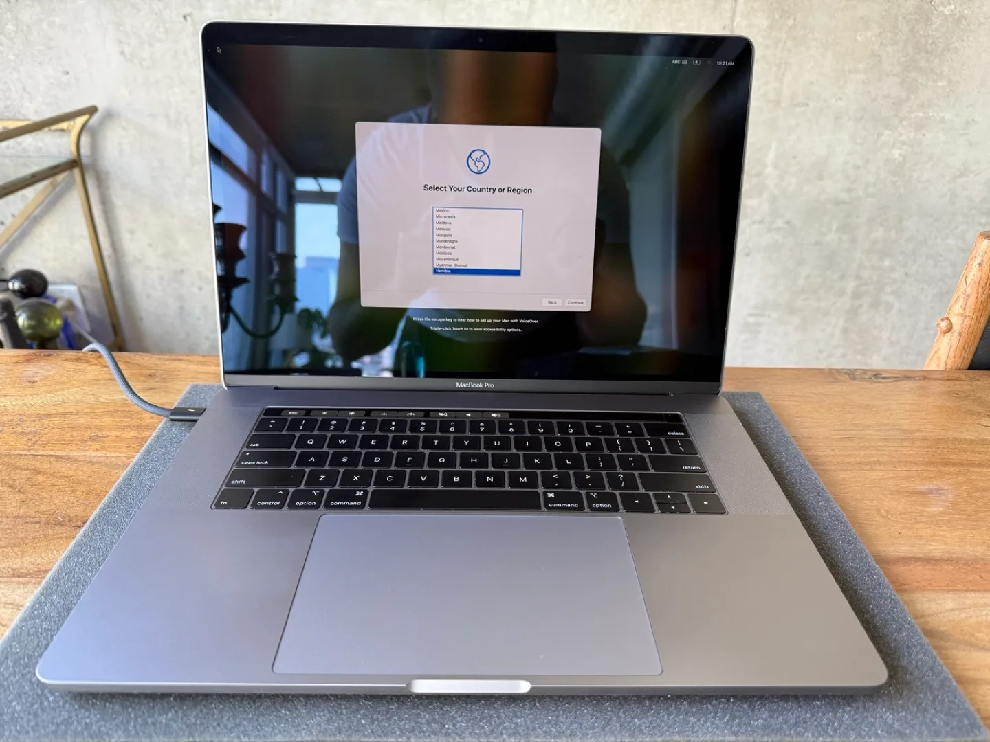 Apple MacBook Pro 15” A1990 | i7 2.6GHz | 32GB | 1TB SSD image indicator(3)