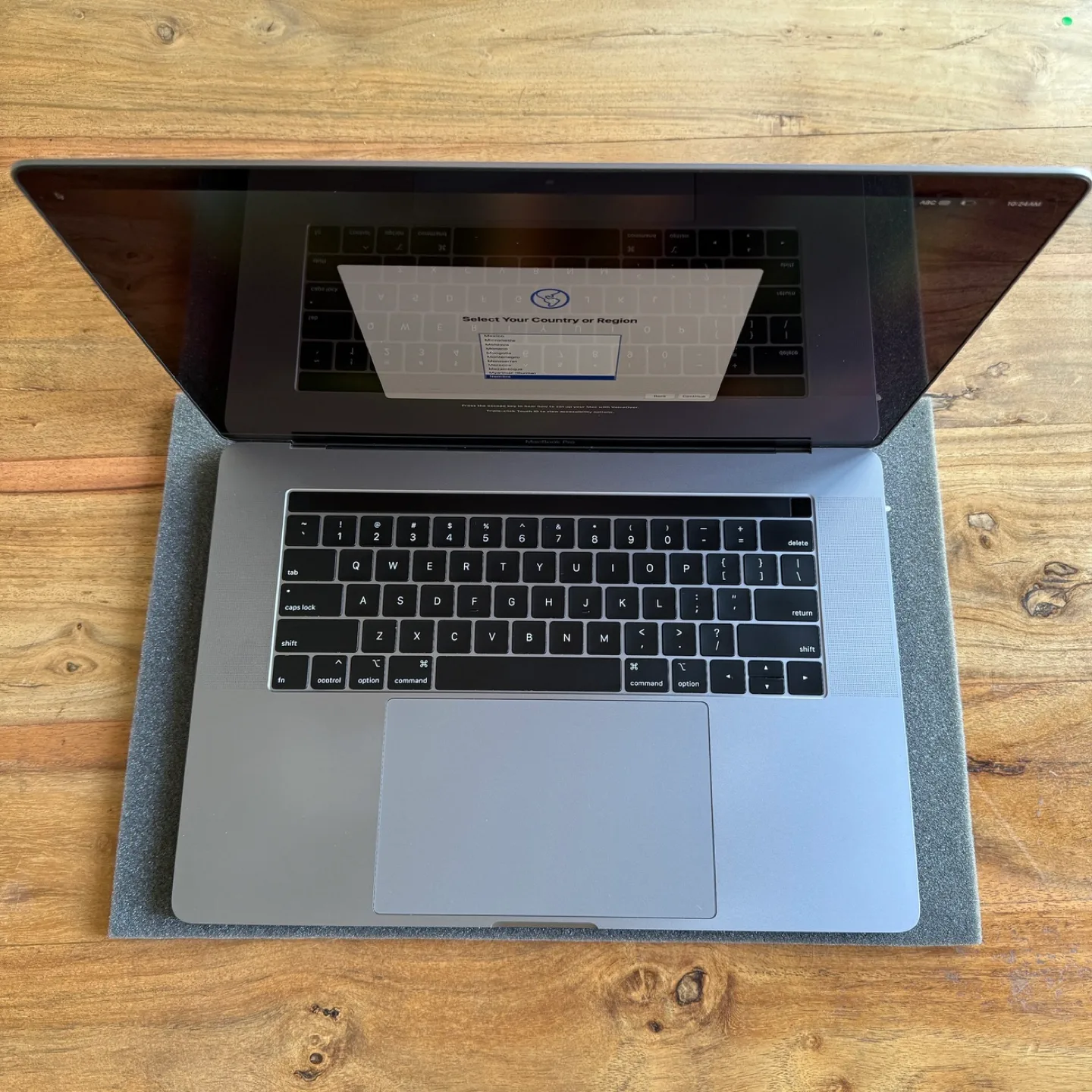 Apple MacBook Pro 15” A1990 | i7 2.6GHz | 32GB | 1TB SSD image indicator(6)