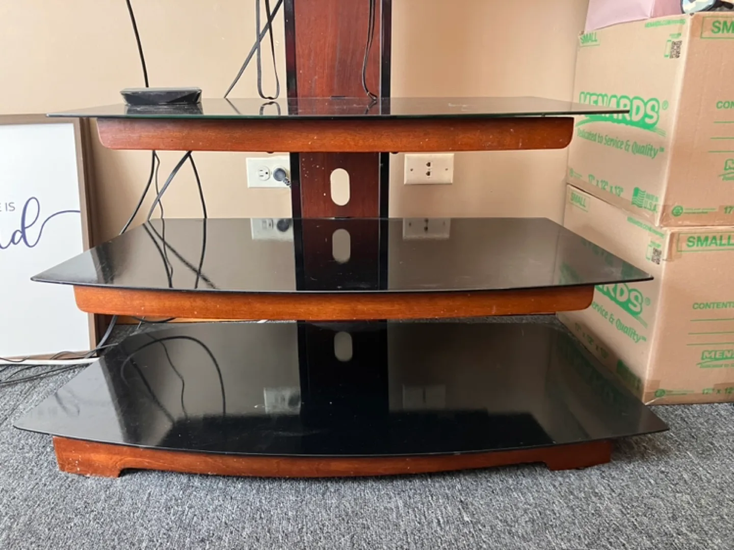 Magnavox 32" TV with Stand image indicator(2)