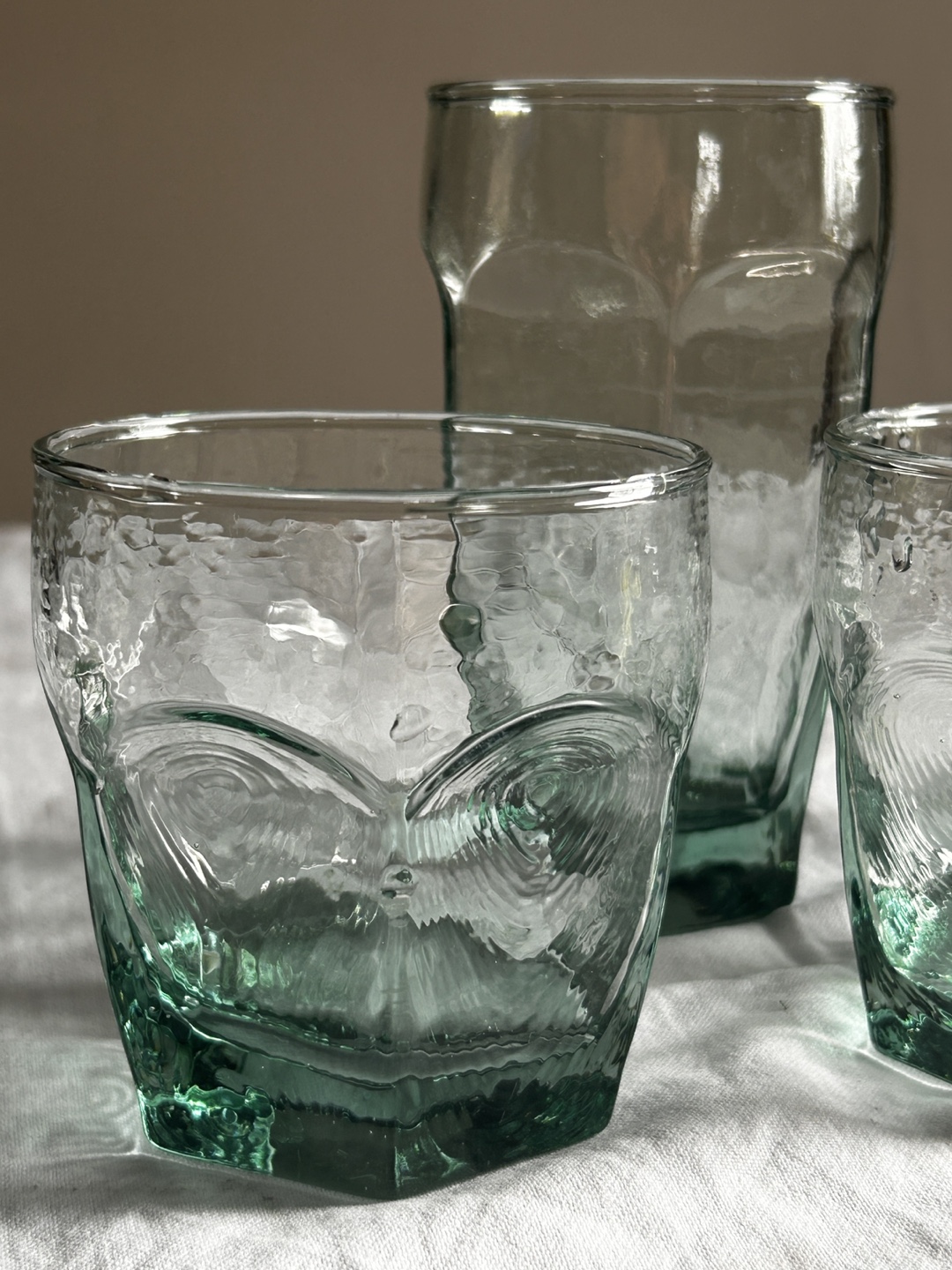 Set of Four Green Hammered Glass Tumblers - photo 5