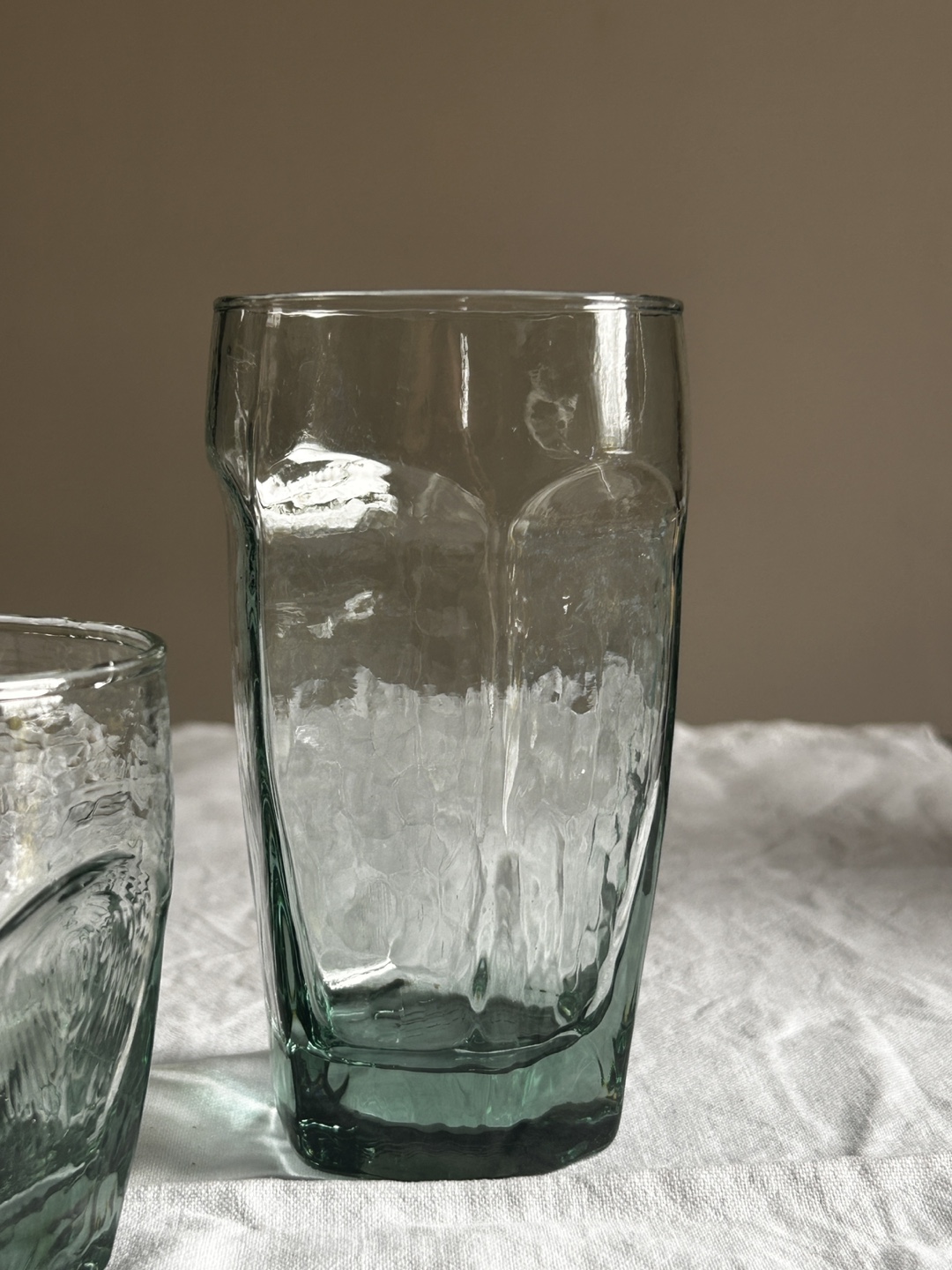 Set of Four Green Hammered Glass Tumblers - photo 3