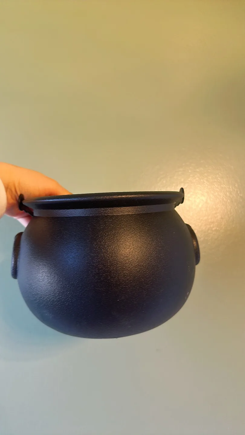 Halloween Black Cauldron Prop with a Handle #freecycle image indicator(3)