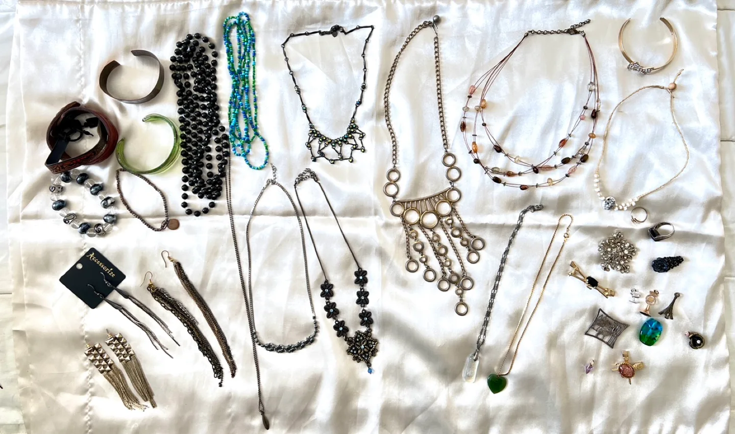 Big Jewellery Lot! Necklaces, Bracelets, Rings, Earrings, More! image indicator(2)