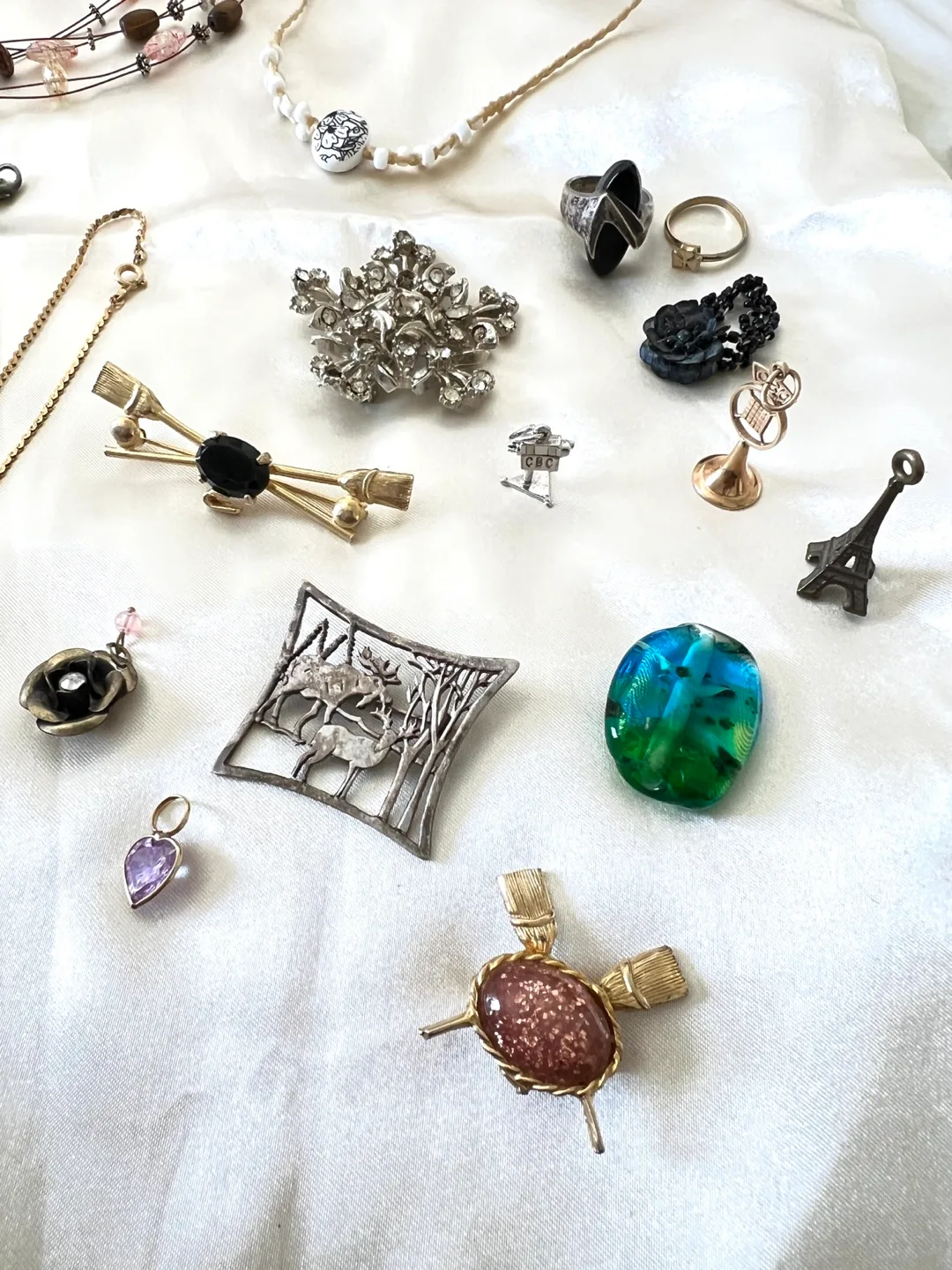 Big Jewellery Lot! Necklaces, Bracelets, Rings, Earrings, More! image indicator(5)