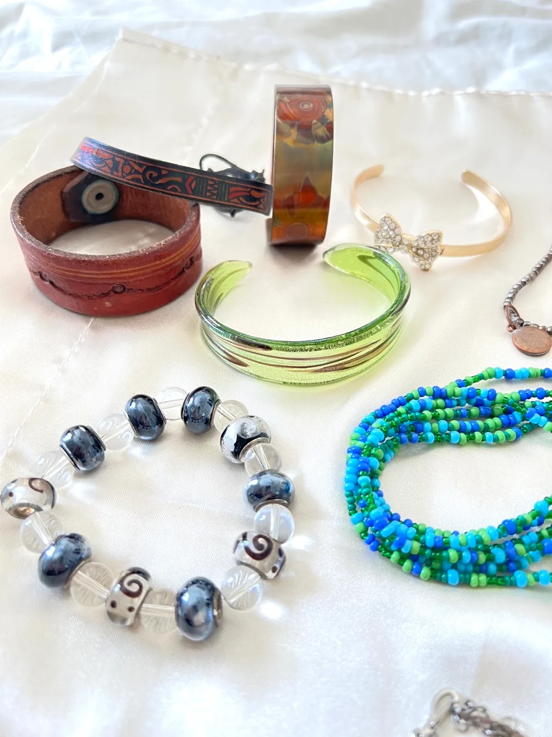 Big Jewellery Lot! Necklaces, Bracelets, Rings, Earrings, More! image indicator(7)