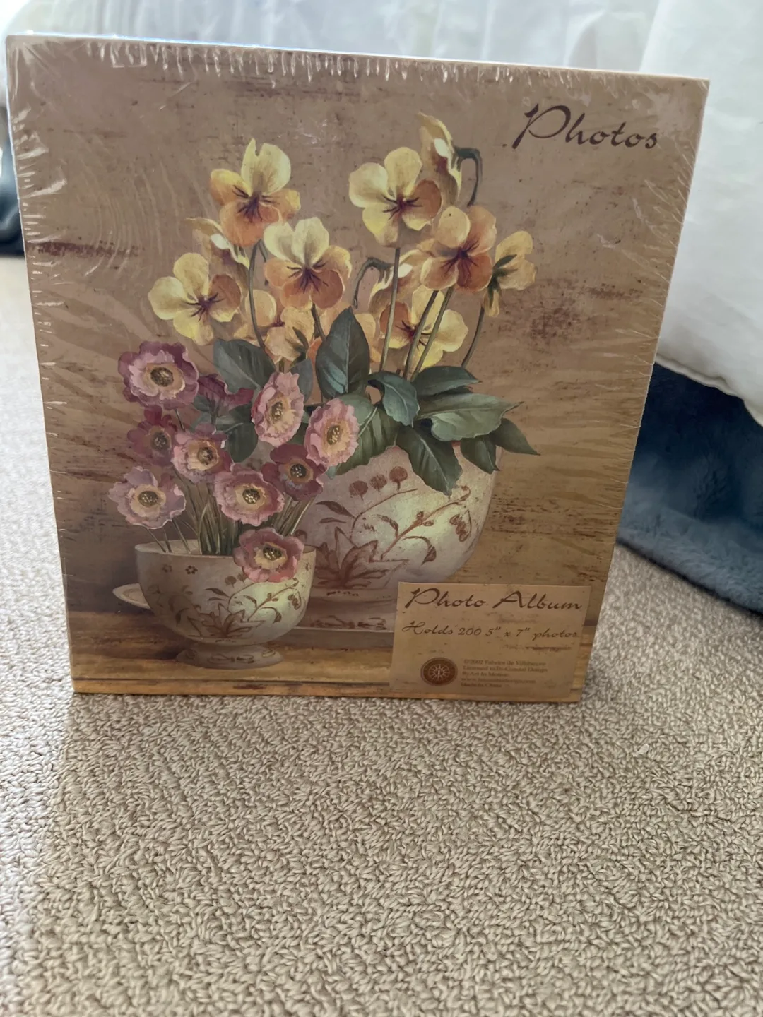 New Sealed Photo Album - Holds 200 5x7 photos image indicator(5)