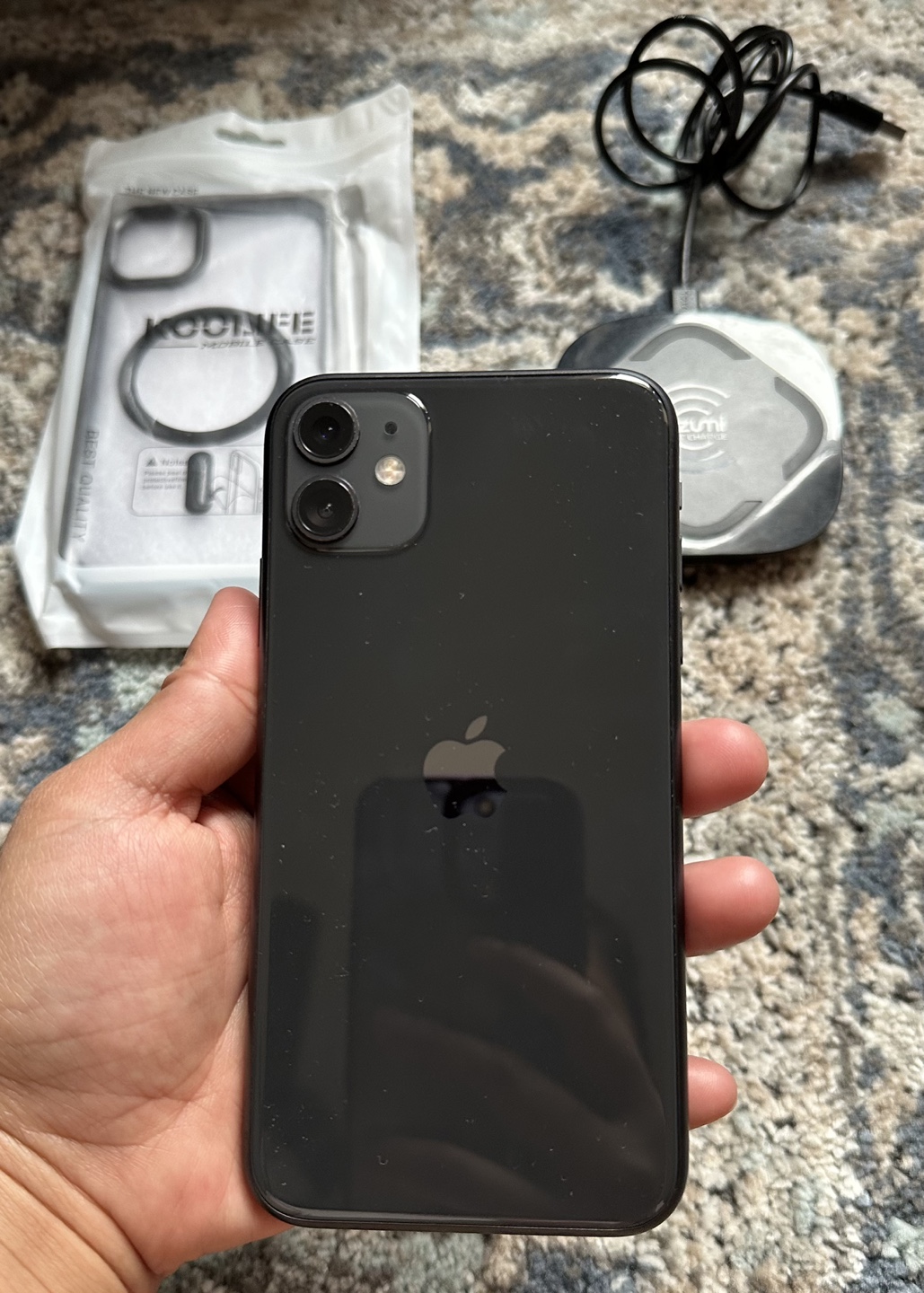 iPhone 11 with accessories - photo 2