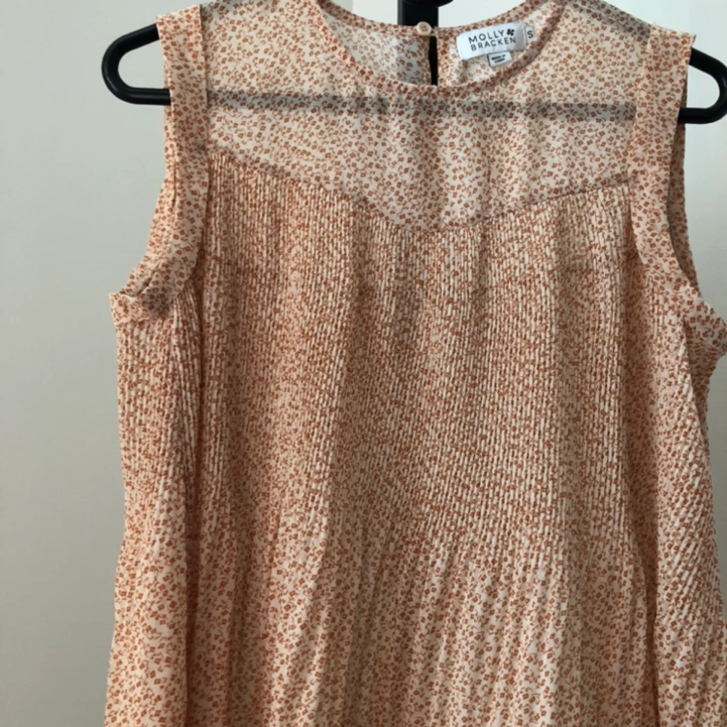 Molly Bracken Pleated Floral Blouse, Size Small image indicator(3)