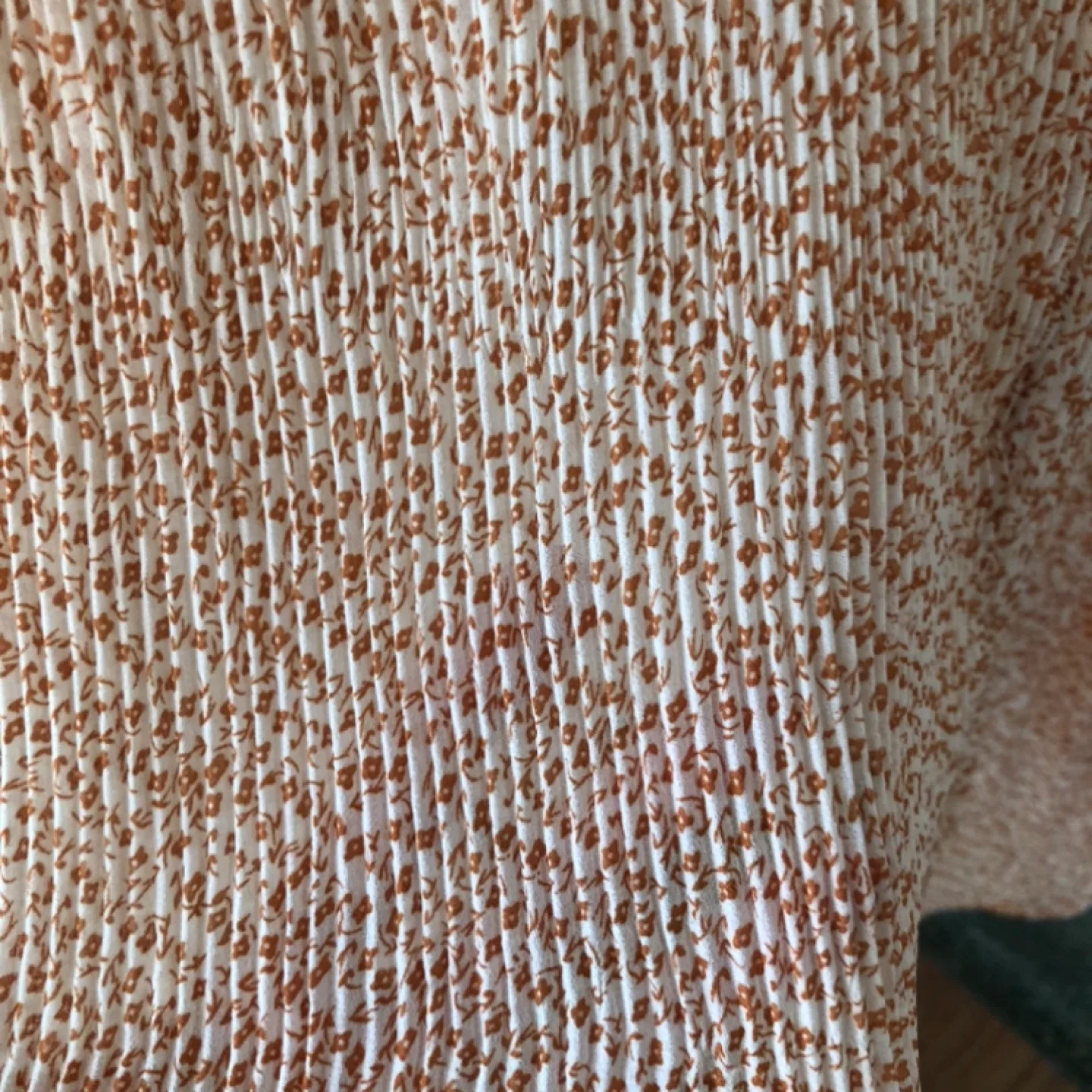 Molly Bracken Pleated Floral Blouse, Size Small image indicator(5)