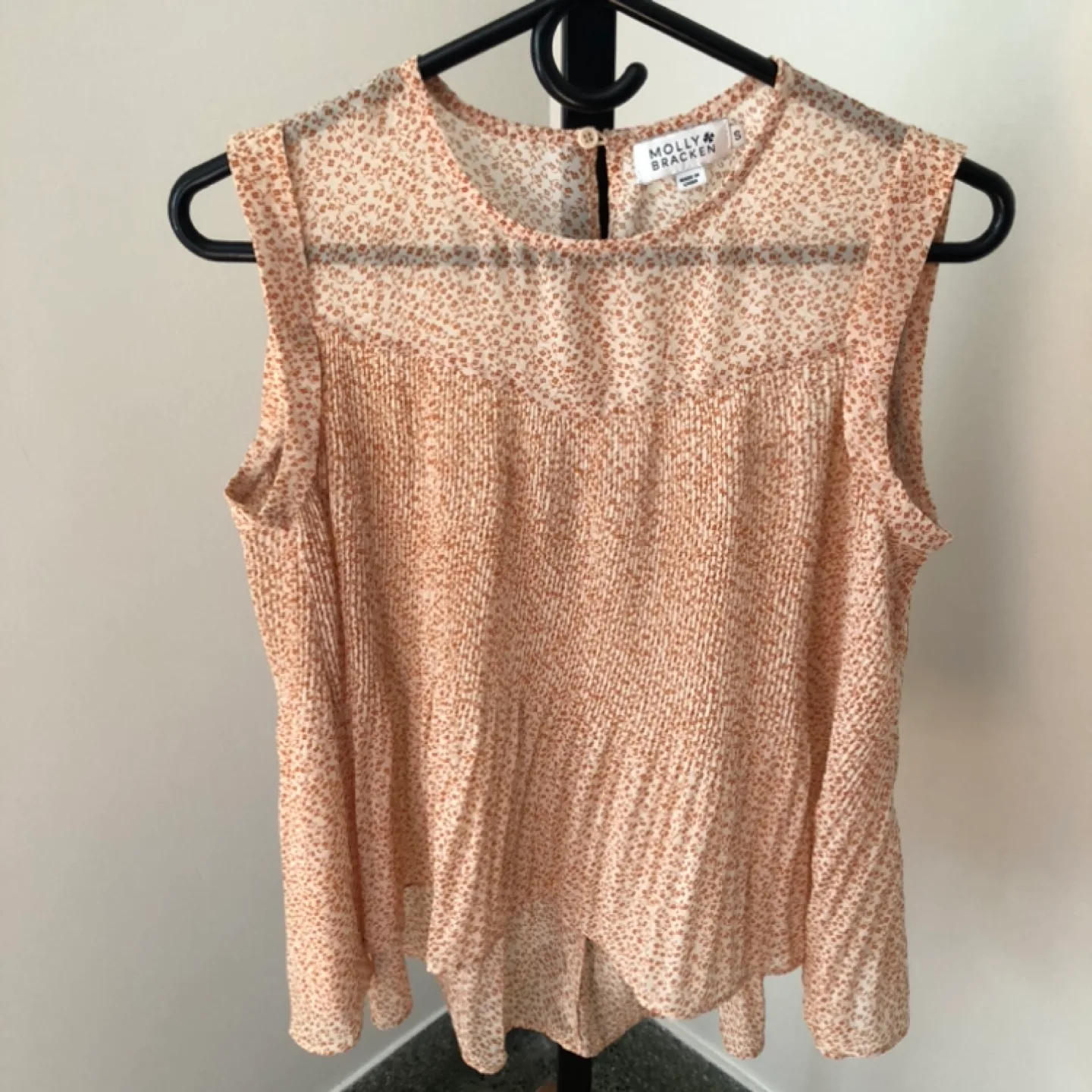 Molly Bracken Pleated Floral Blouse, Size Small image indicator(2)