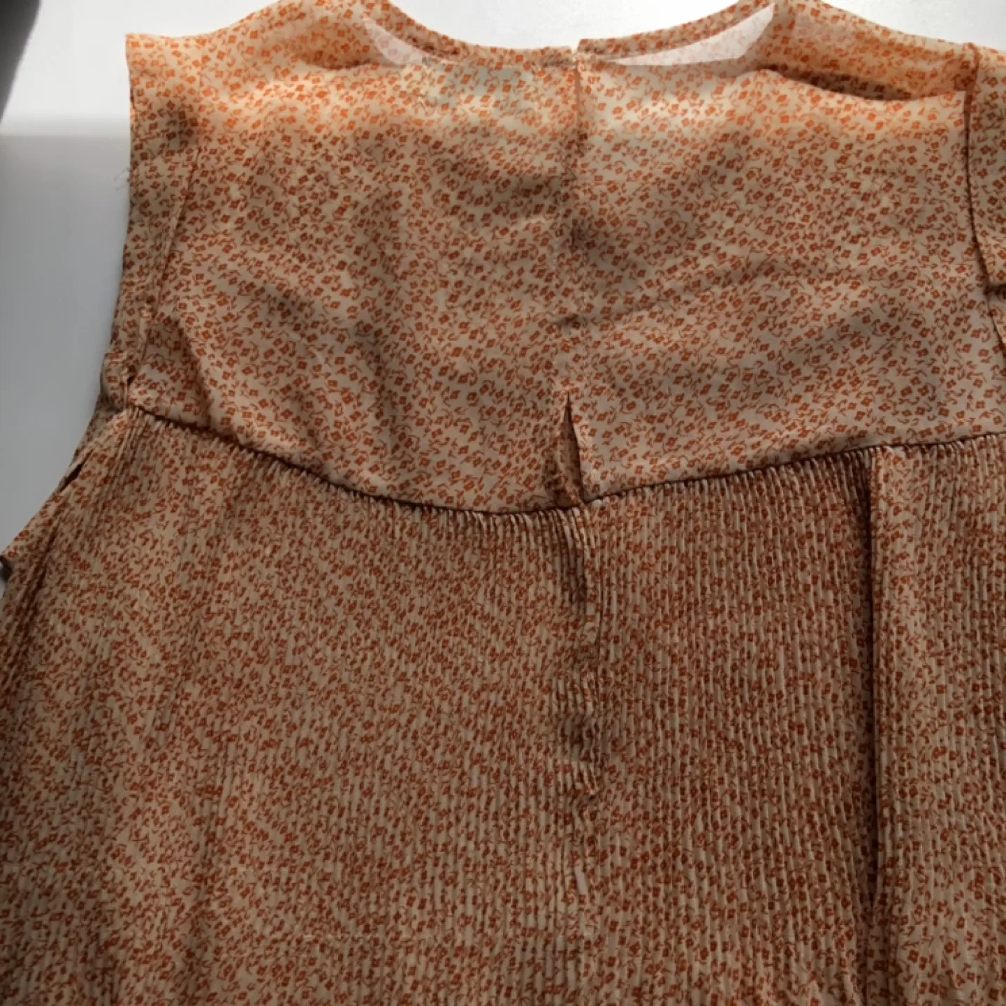 Molly Bracken Pleated Floral Blouse, Size Small image indicator(8)