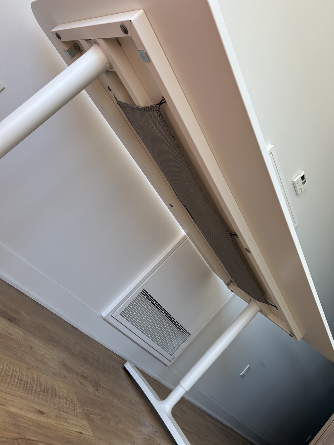 IKEA BEKANT White Desk 160x80 - photo 3