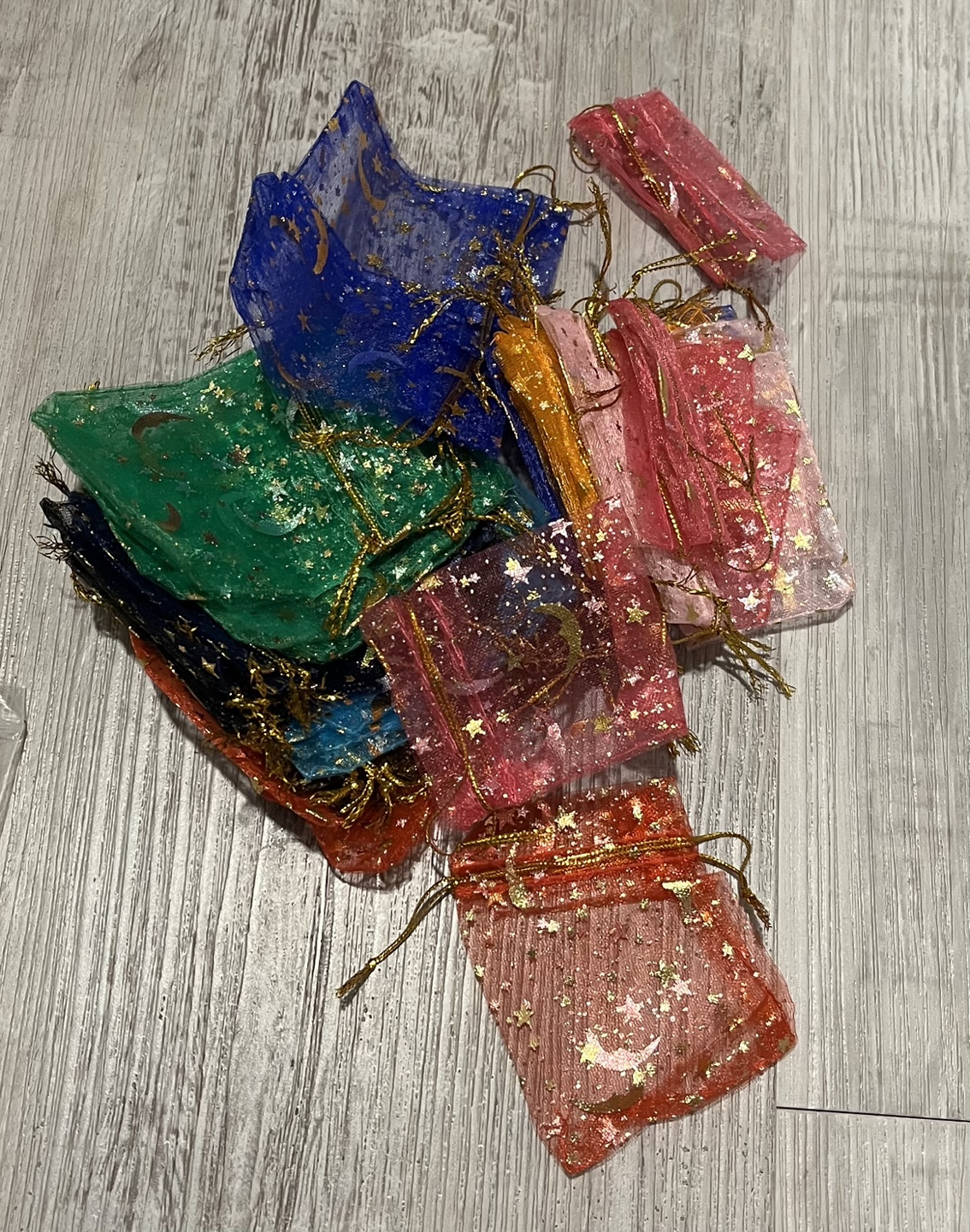 Bulk lot of organza gift bags