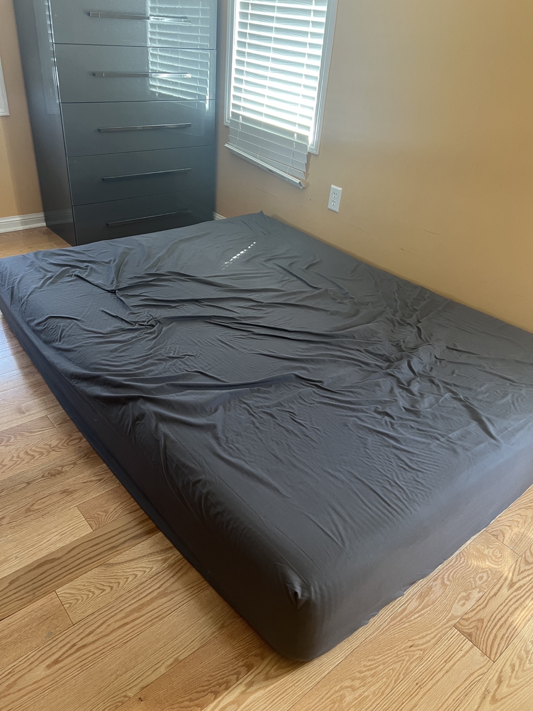 Queen Mattress and Metal Frame Set - photo 4