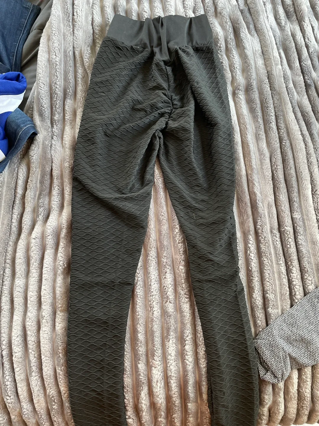 Bundle of Yoga tummy control butt lifting leggings size small image indicator(5)