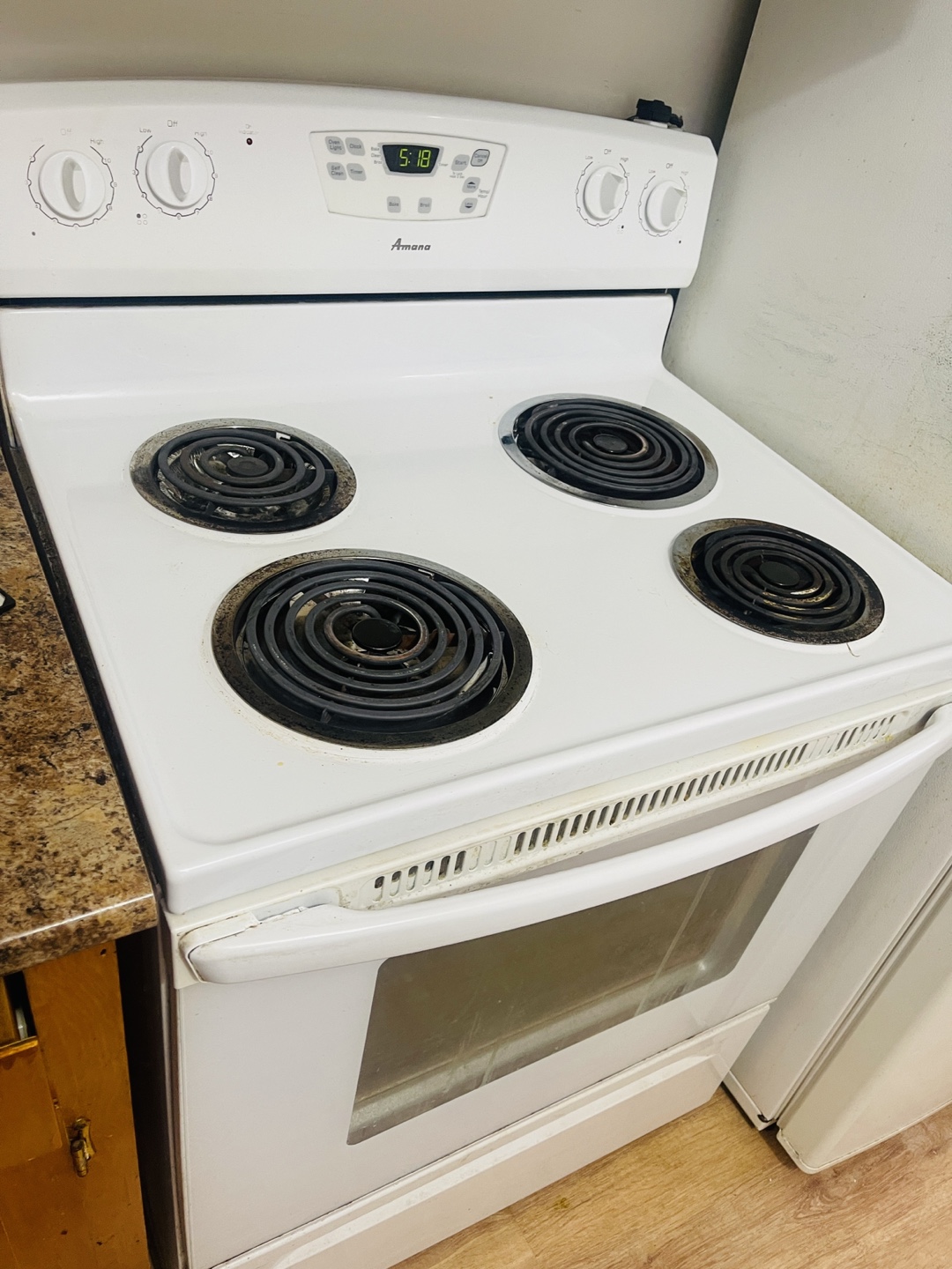 Amana Electric Range and Refrigerator Set - photo 3