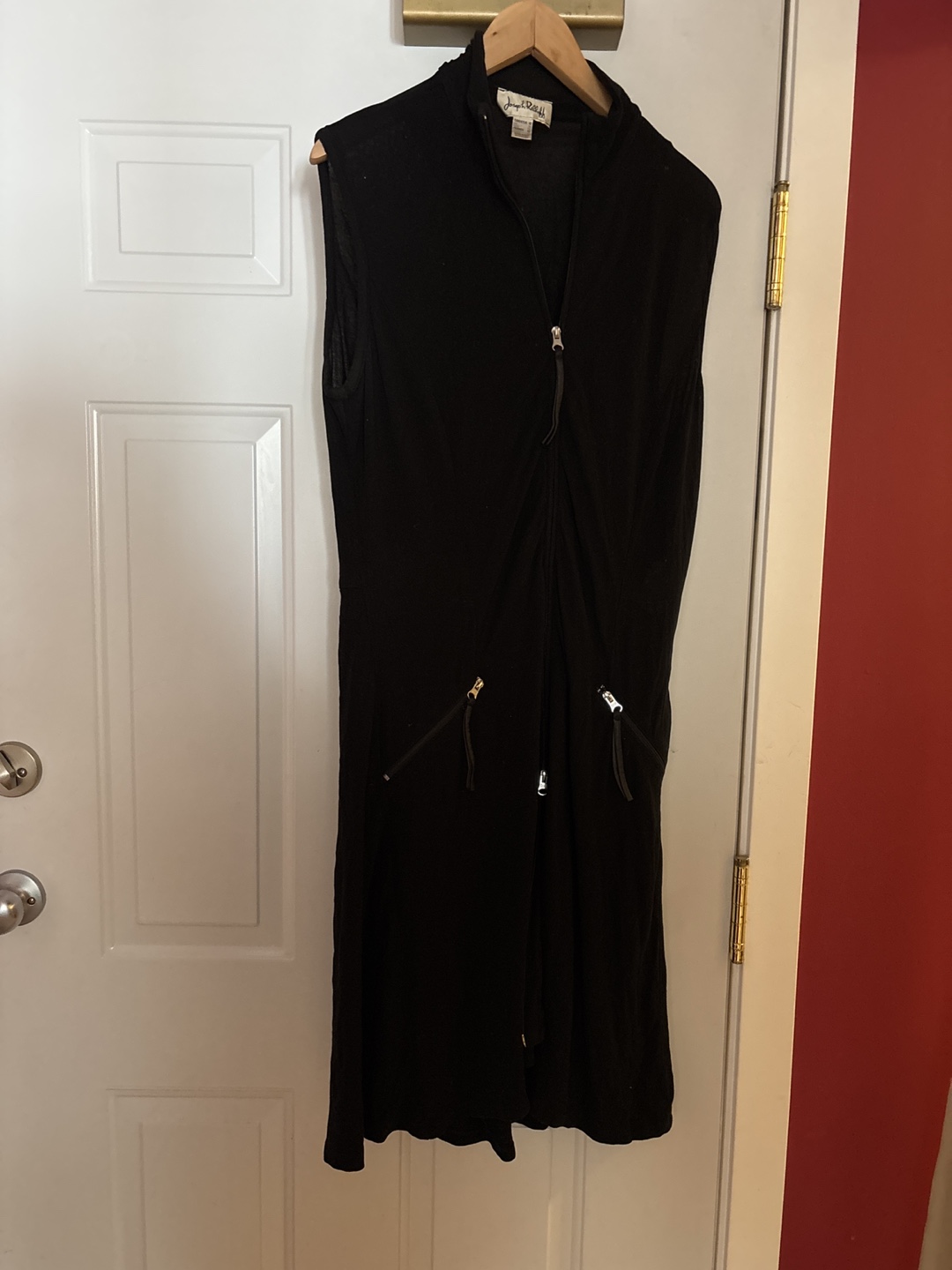 Chic black sleeveless dress