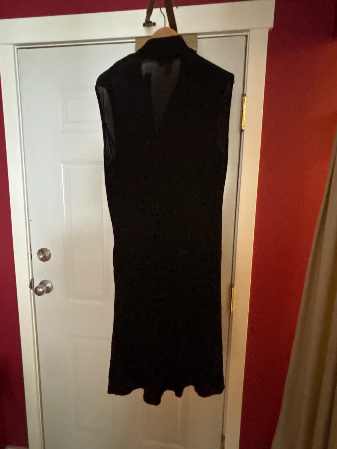 Chic black sleeveless dress image indicator(2)