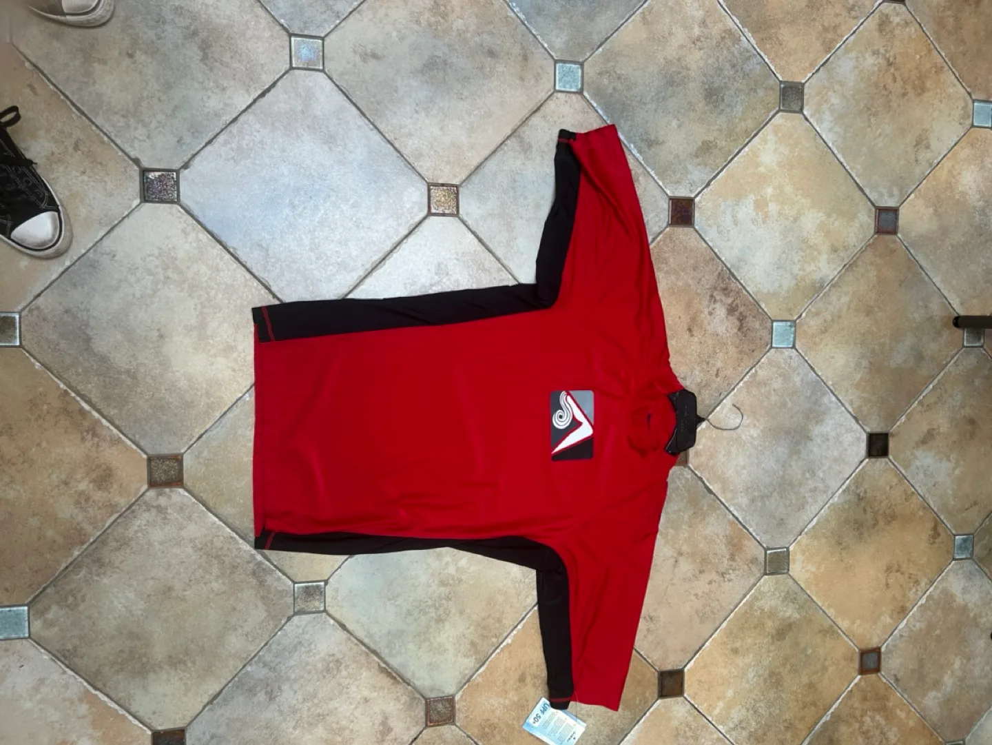 Kuna Surf Men's UPF 50+ Rash Guard, Size XL image indicator(4)