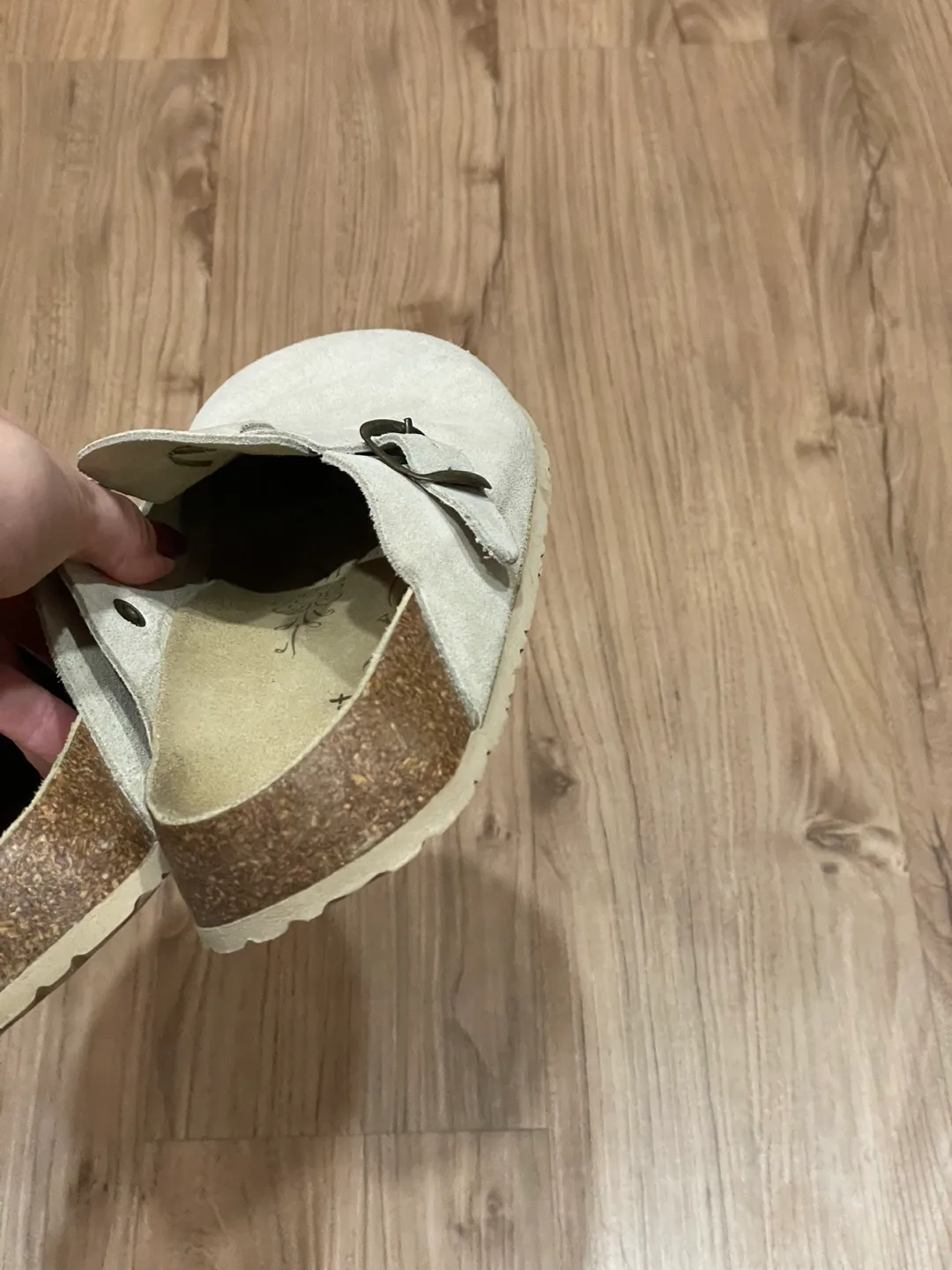 IC Comfort Women's Beige Suede Clogs Size 9B image indicator(3)