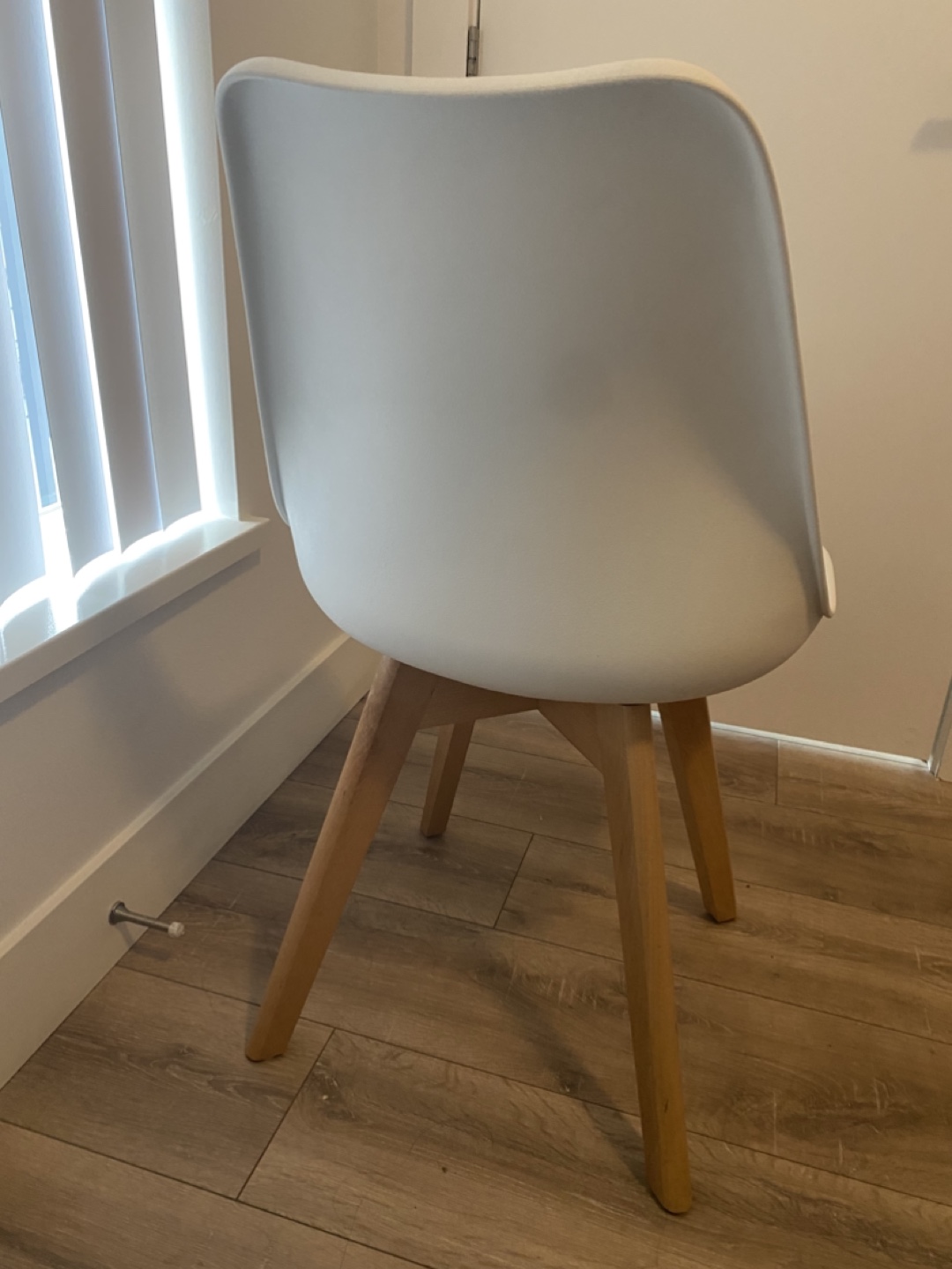 White Plastic Dining Chair with Wooden Legs - photo 3