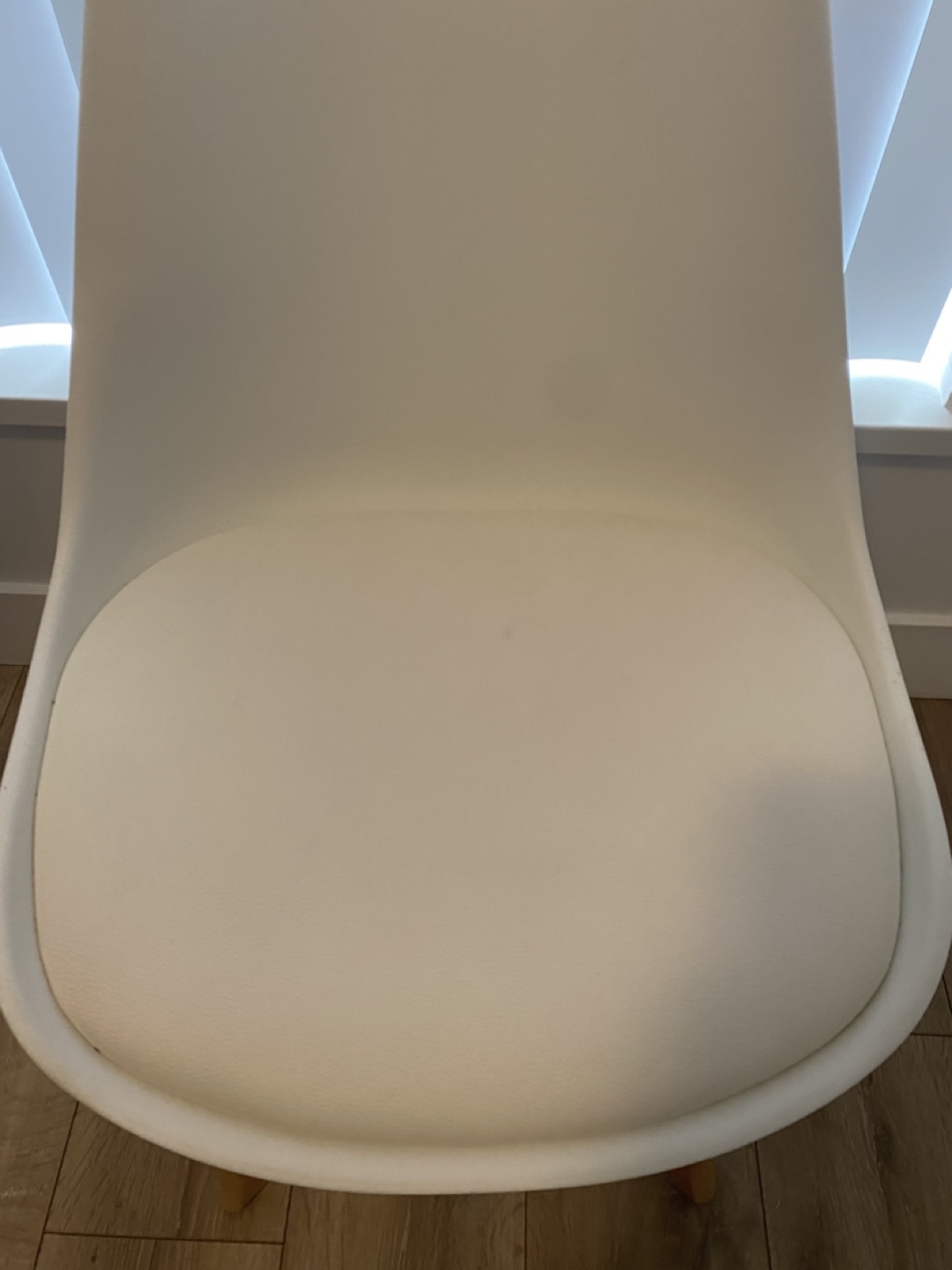 White Plastic Dining Chair with Wooden Legs - photo 4