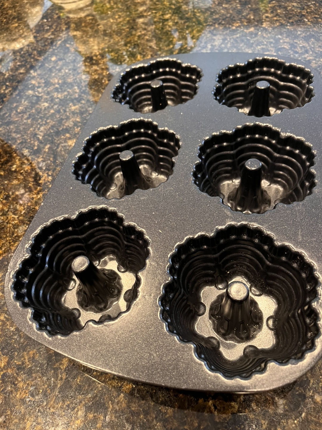 Mini Bundt pan with six