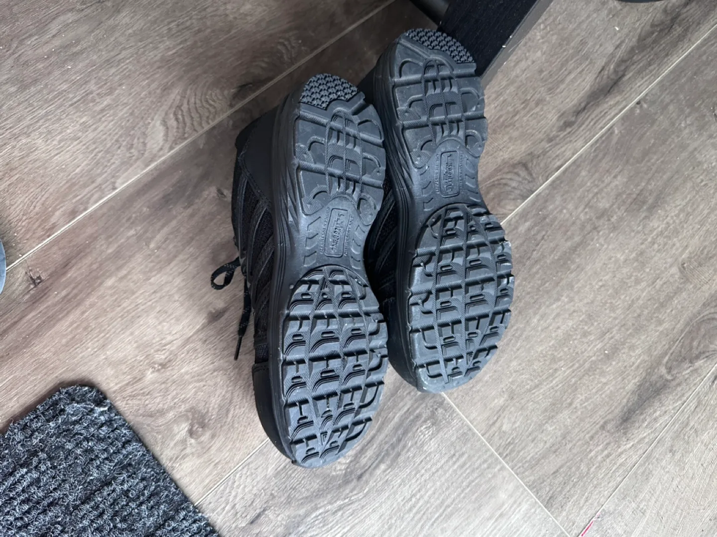 Women Black safety shoe - Size 7 image indicator(2)