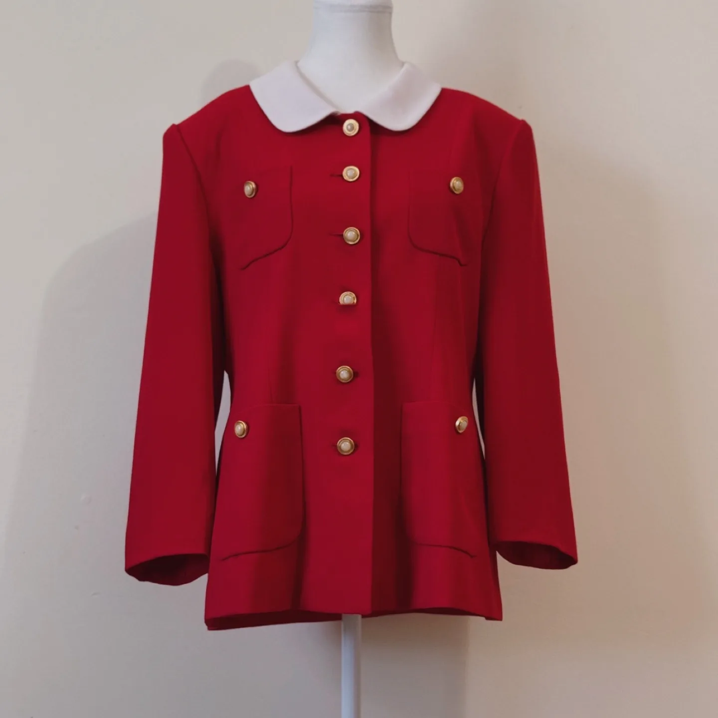 Vintage Red Pearl Button Blazer with White Collar image indicator(2)