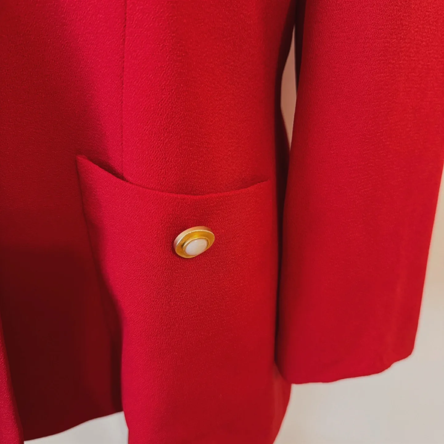 Vintage Red Pearl Button Blazer with White Collar image indicator(5)