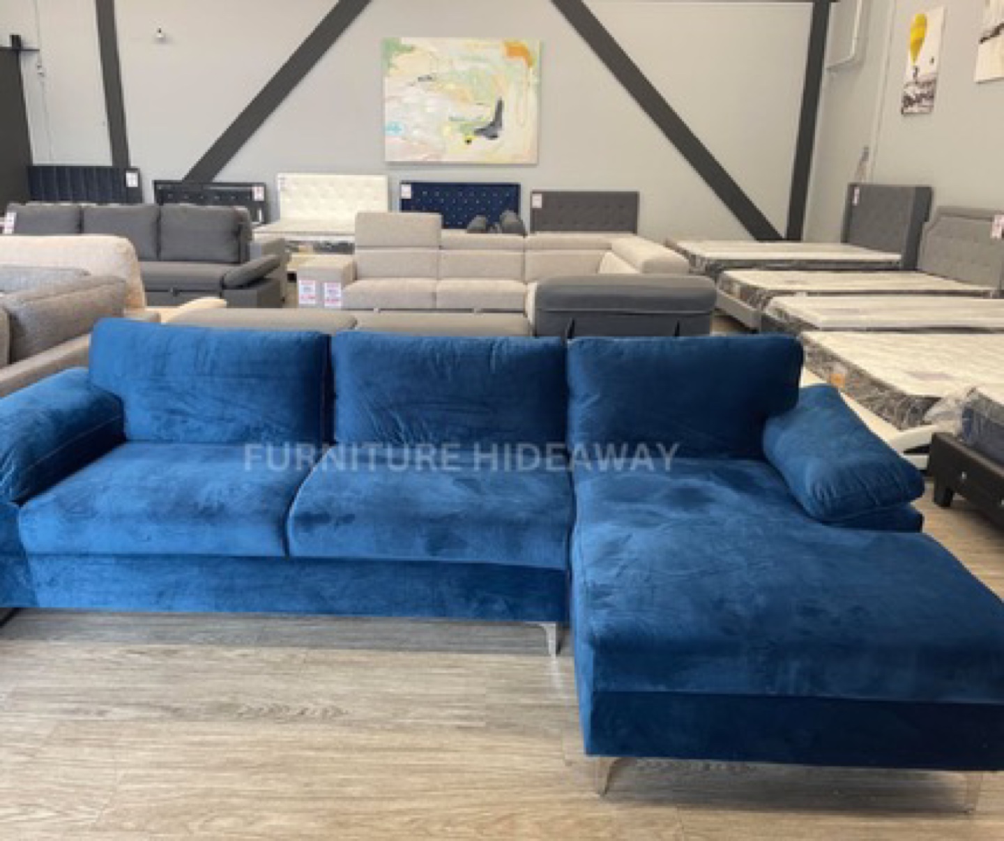 🚨NEW COUCH ALERT🚨 BNIB- SECTIONAL SOFA 🔥