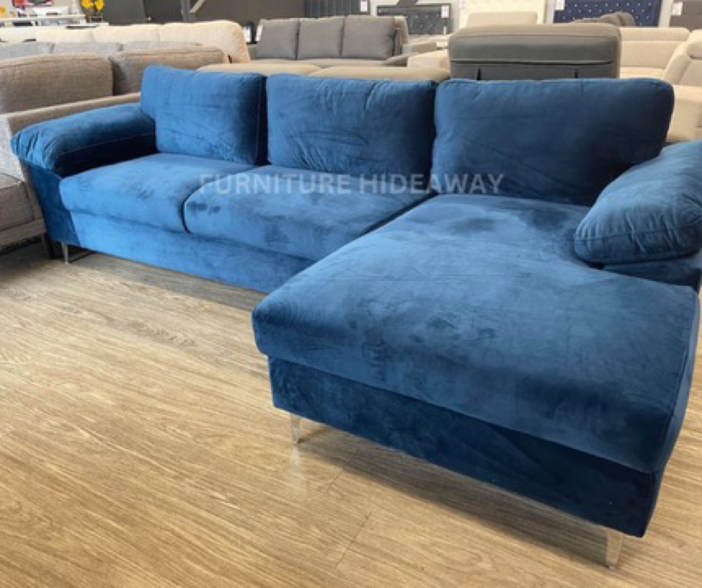 🚨NEW COUCH ALERT🚨 BNIB- SECTIONAL SOFA 🔥 - photo 4