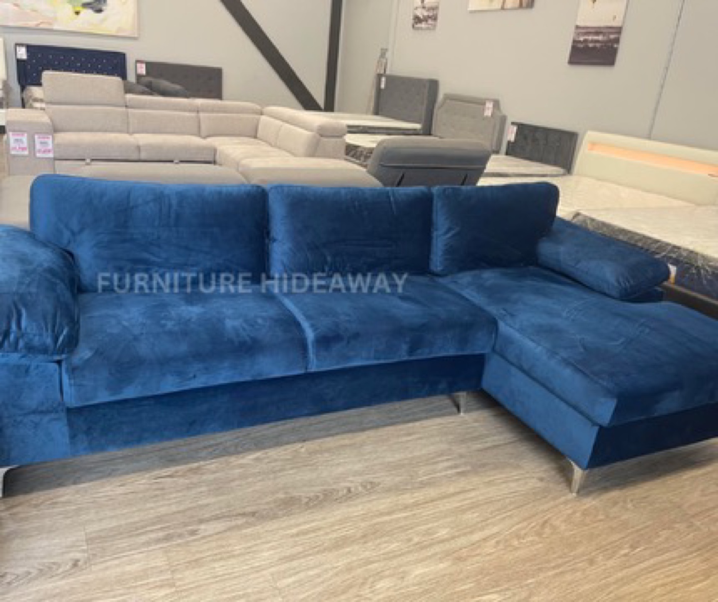 🚨NEW COUCH ALERT🚨 BNIB- SECTIONAL SOFA 🔥 - photo 3