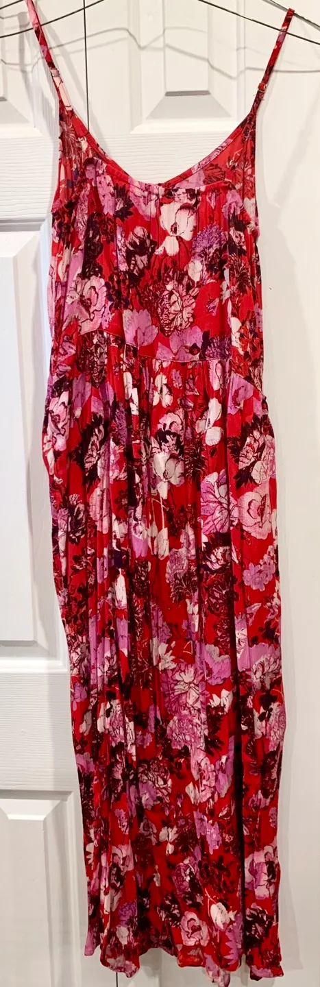Gorgeous Red Floral Maxi Summer Dress (NEVER WORN) image indicator(3)