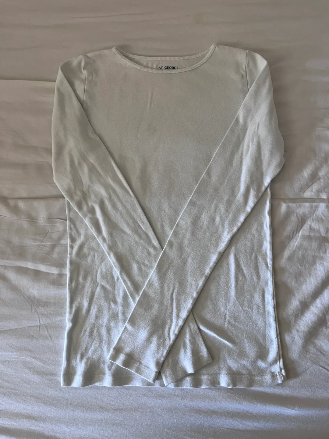 Brandy Melville (St. George) white cotton sweater image indicator(2)