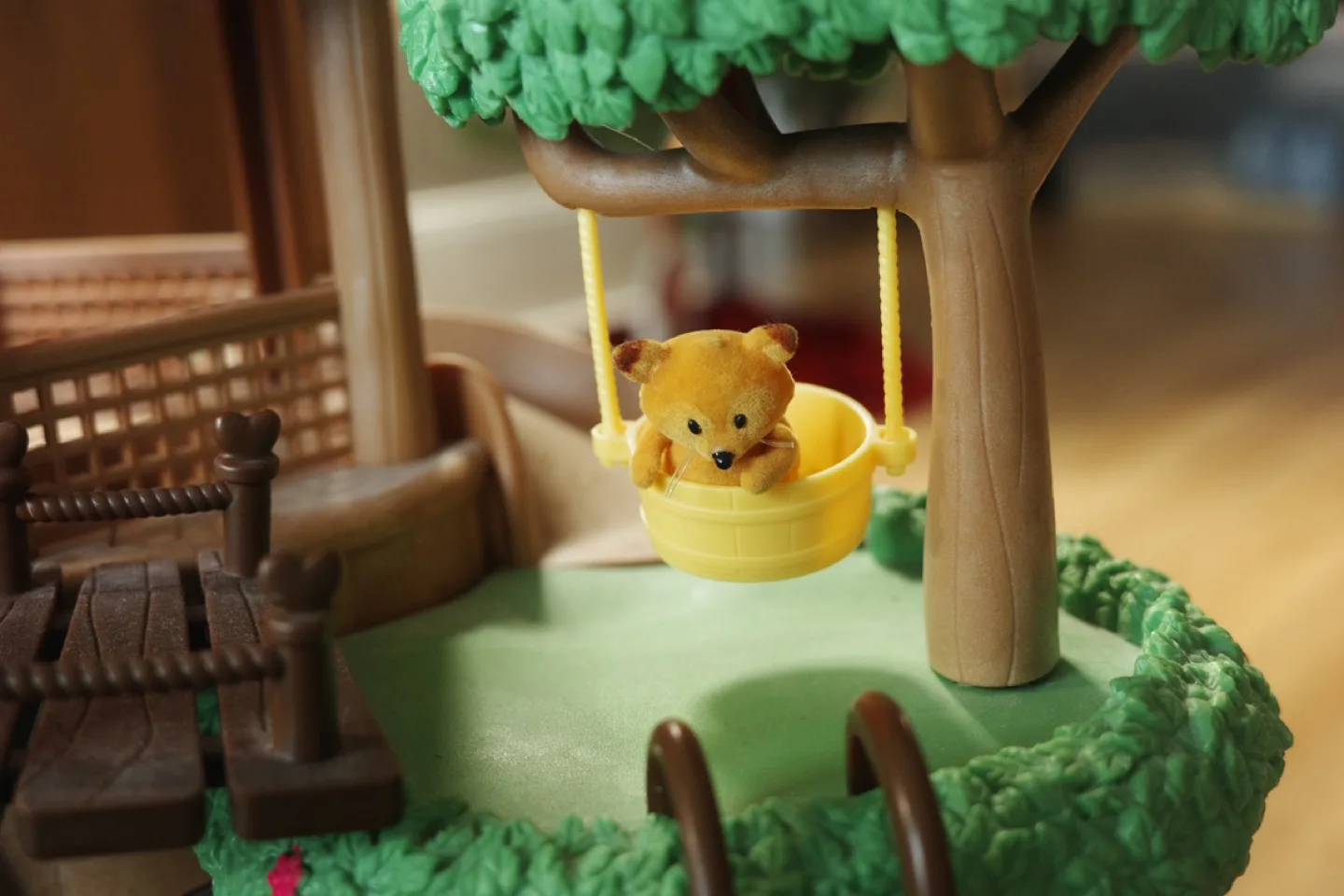 Calico Critters Treetop House Playset with Figures image indicator(2)