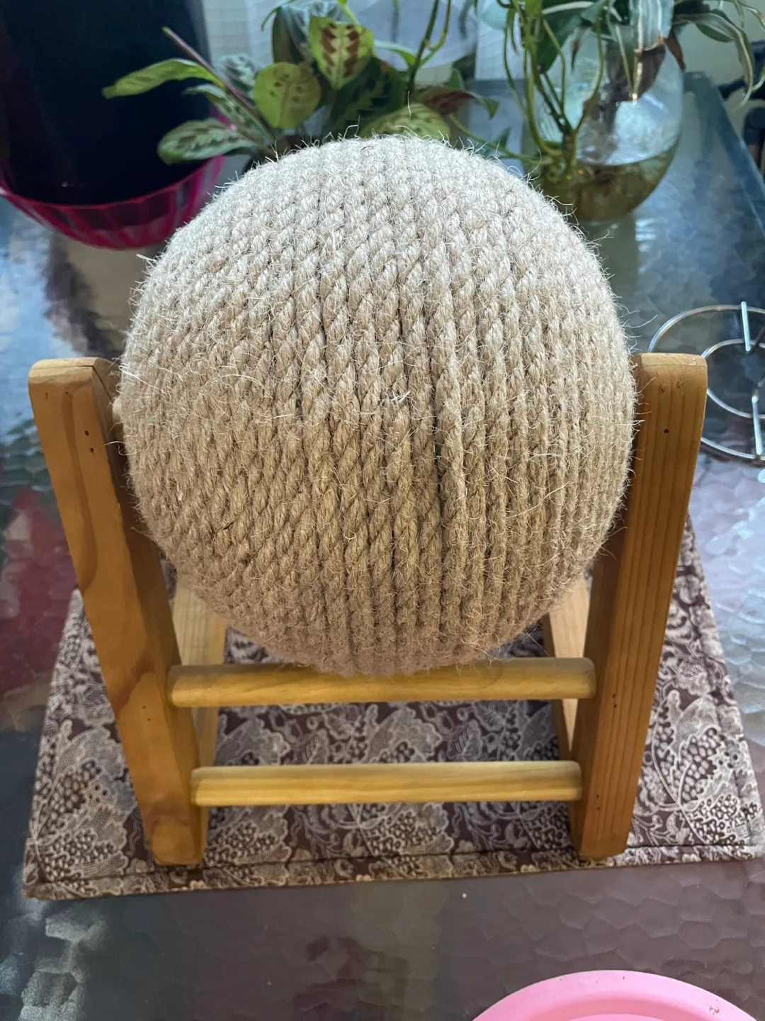 Cat Toy Sisal Rope Ball on Stand image indicator(2)