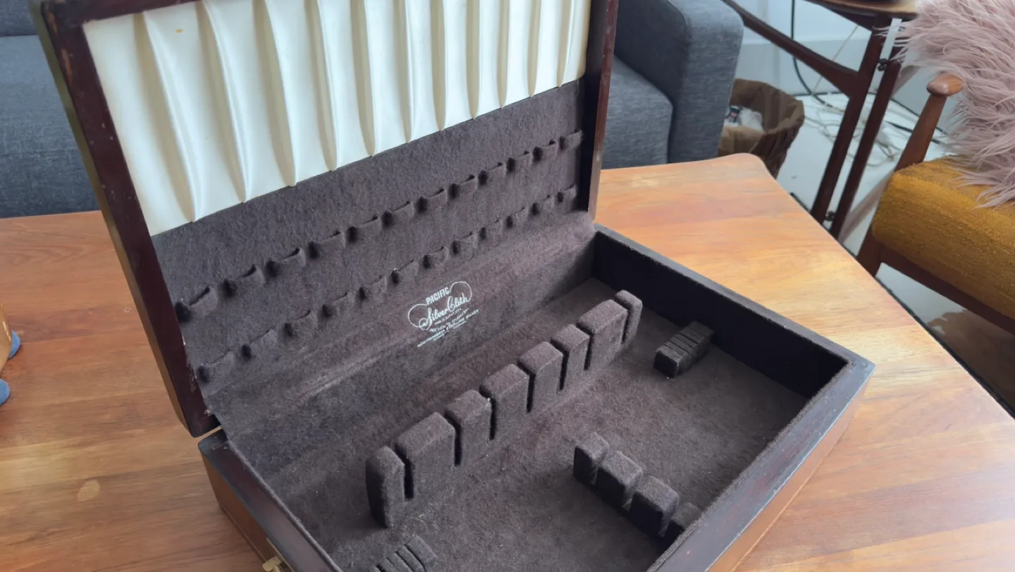 Vintage 1950s Mahogany Silverware Box image indicator(2)