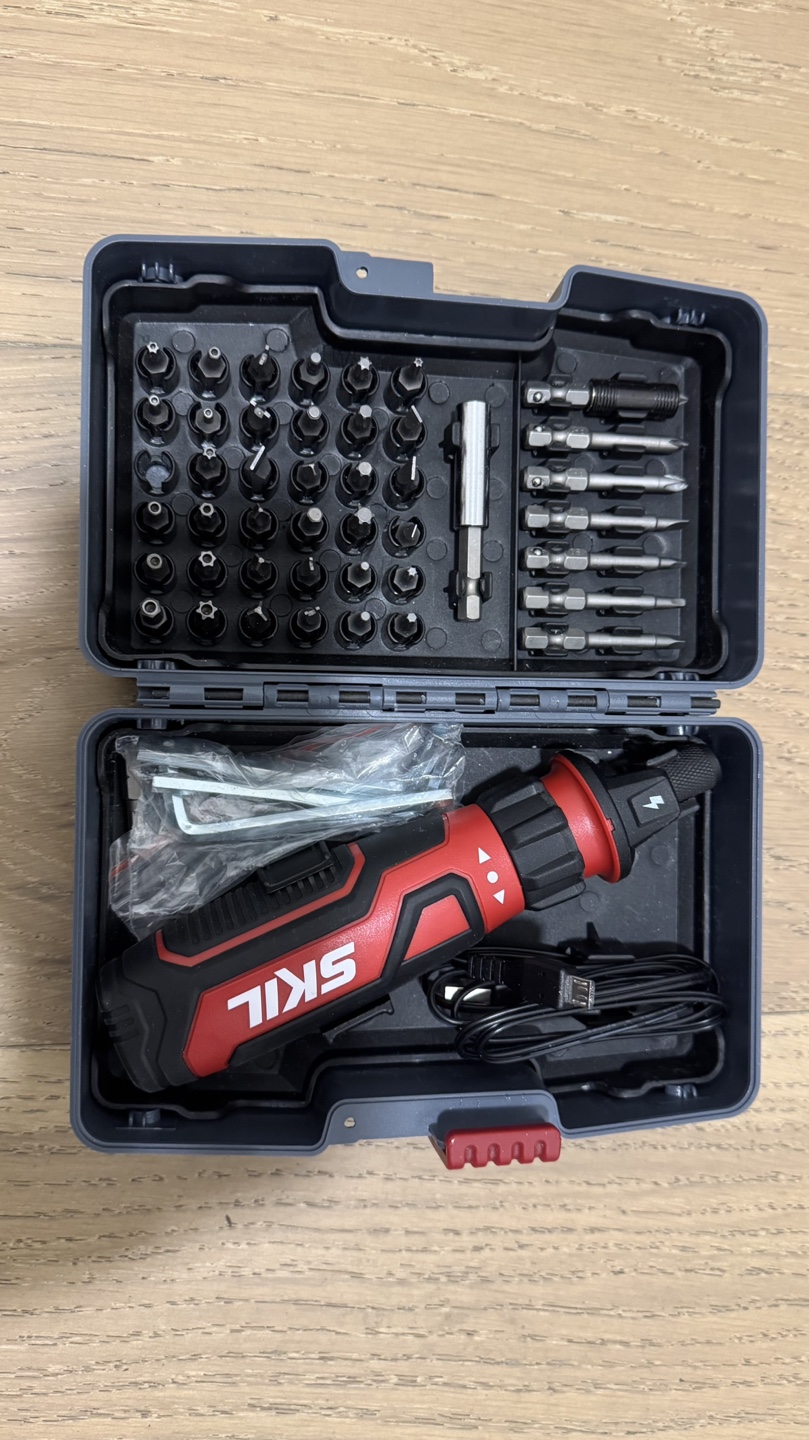 SKIL 2-in-1 Cordless Rechargeable Screwdriver with 32-Bit Set