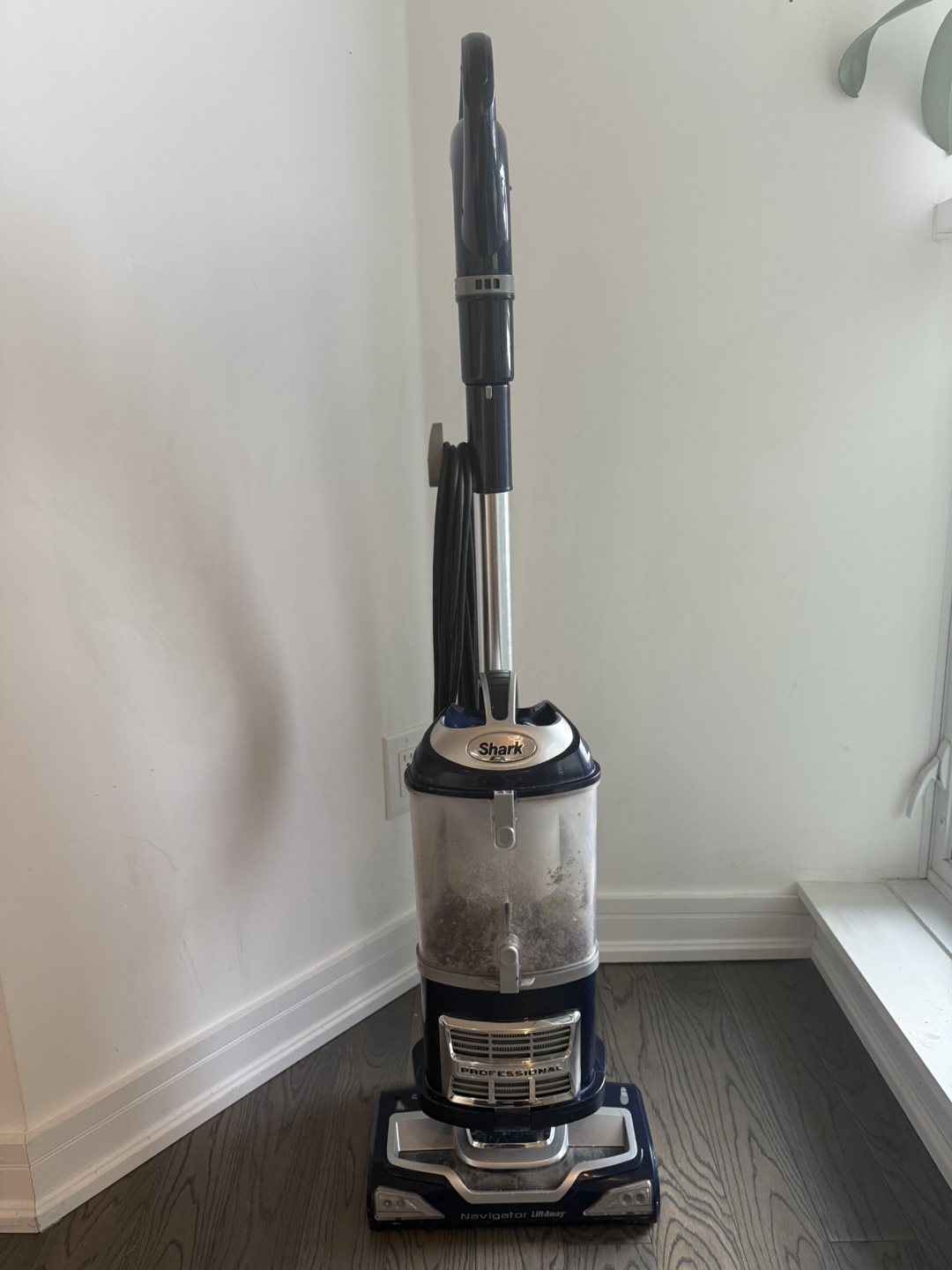 Shark Navigator Lift-Away Vacuum - photo 2