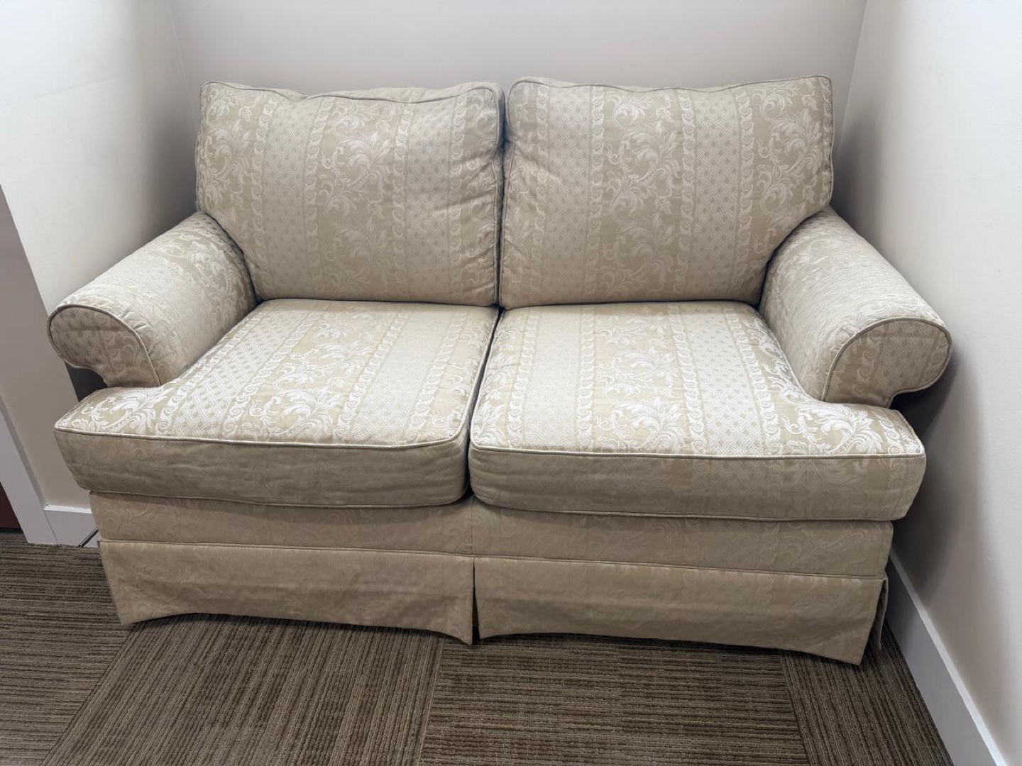 Beige Damask Loveseat - photo 2
