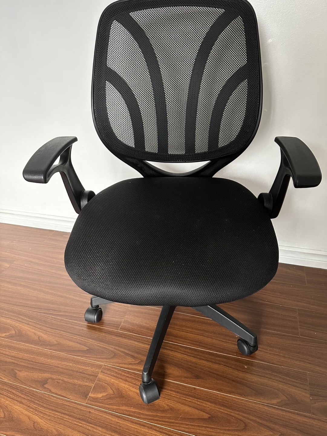 Black Mesh Office Chair with Armrests Moving out sale - photo 5