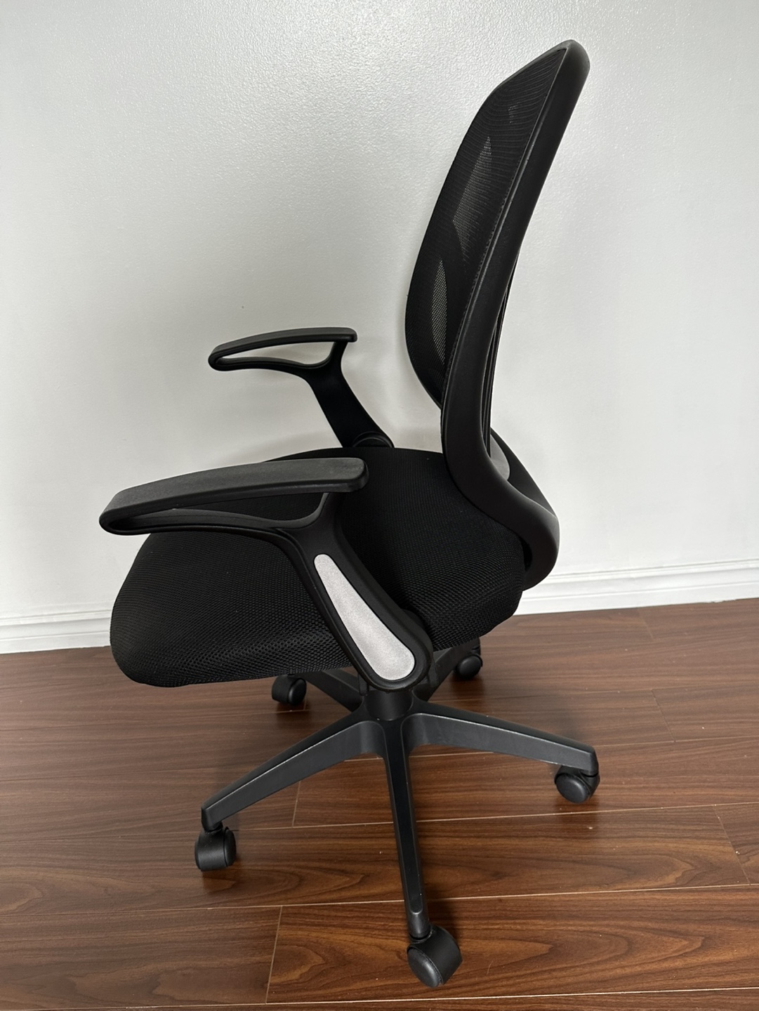Black Mesh Office Chair with Armrests Moving out sale