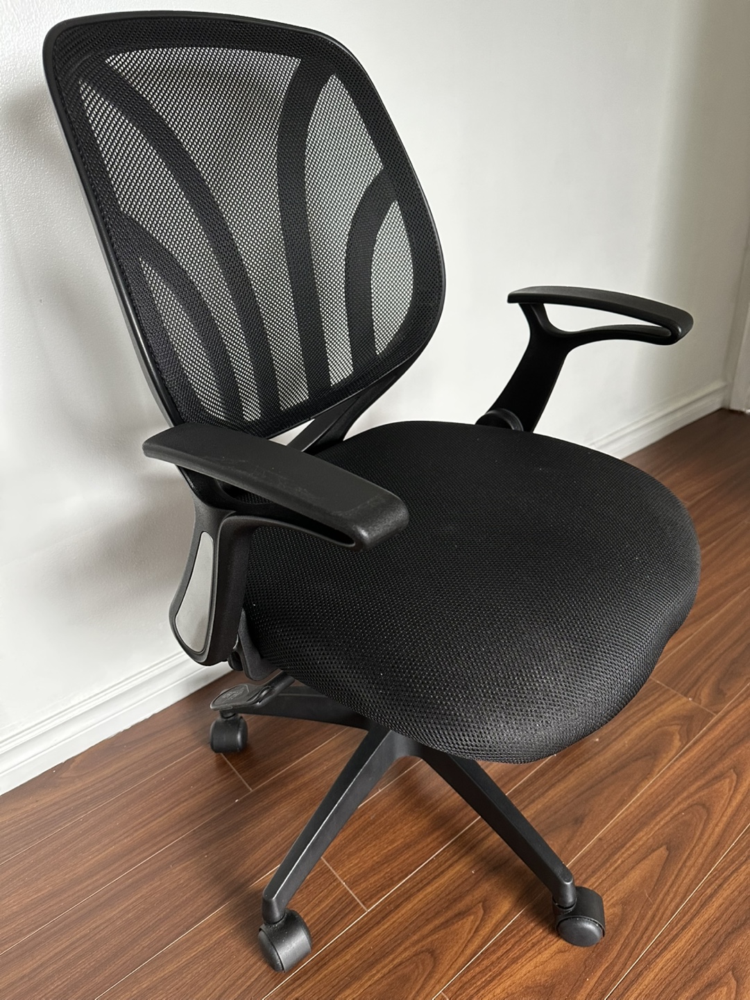 Black Mesh Office Chair with Armrests Moving out sale - photo 4