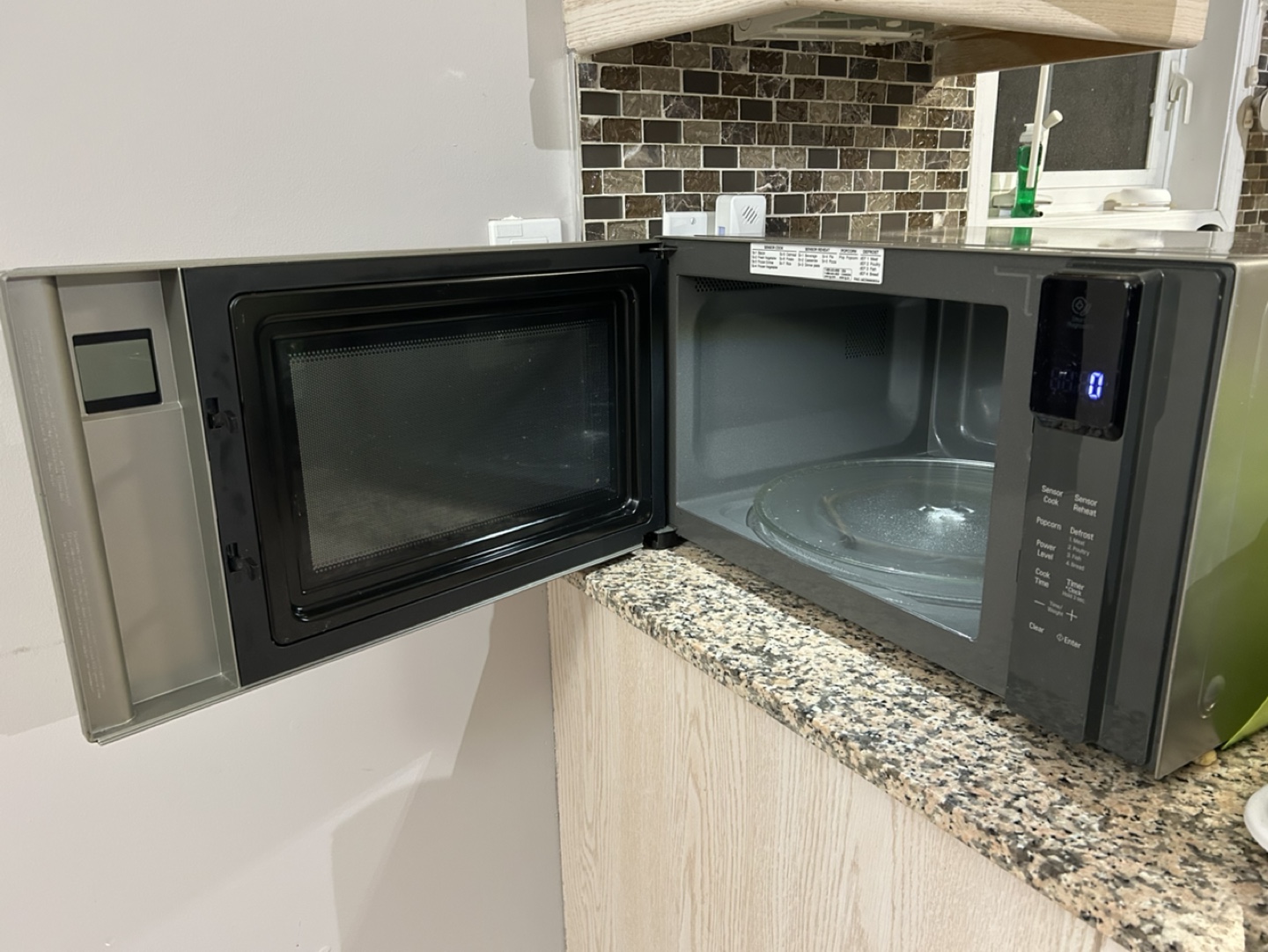 LG microwave oven - photo 2